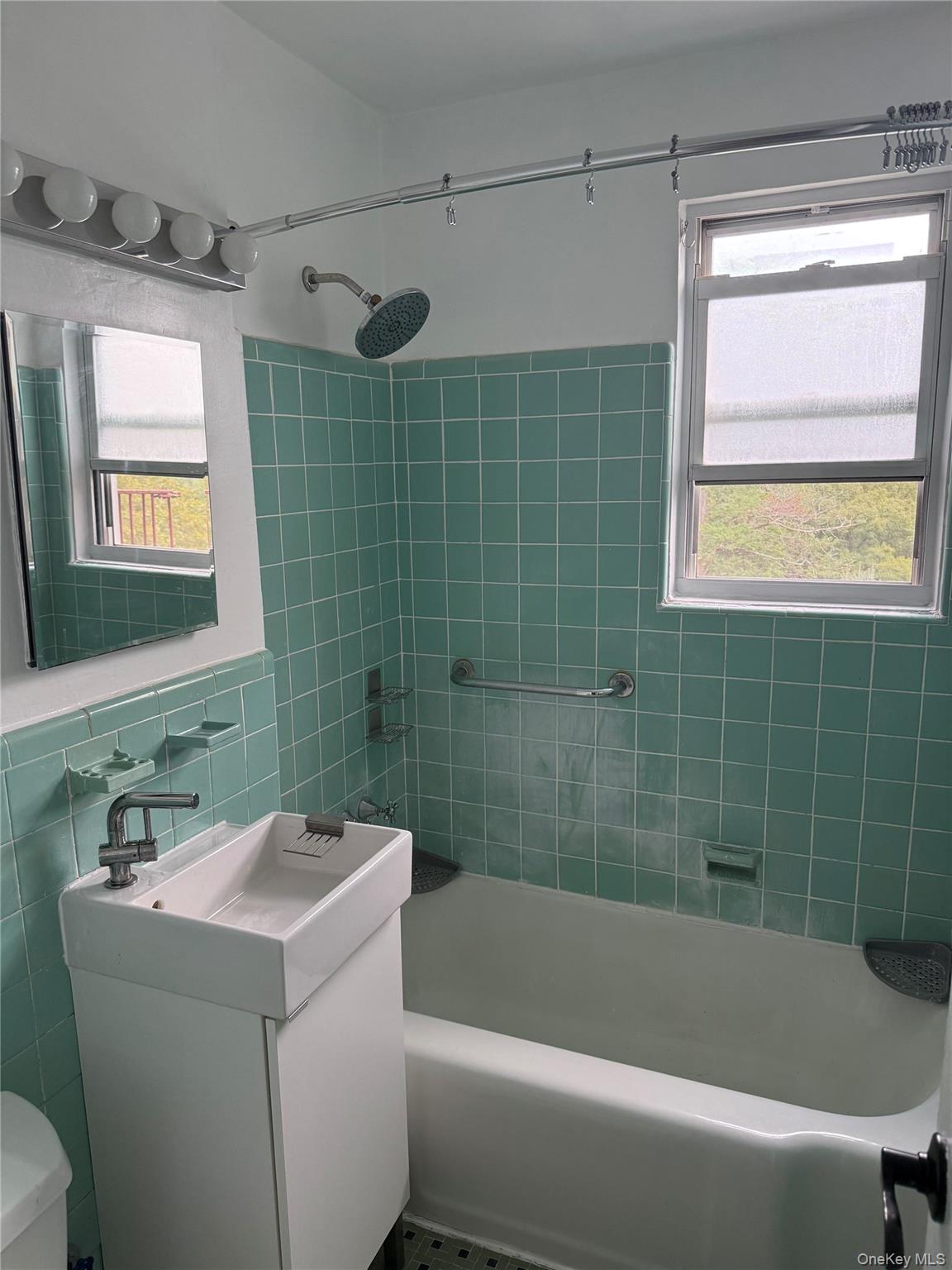 33 E Grand Street C3c Property Photo 9