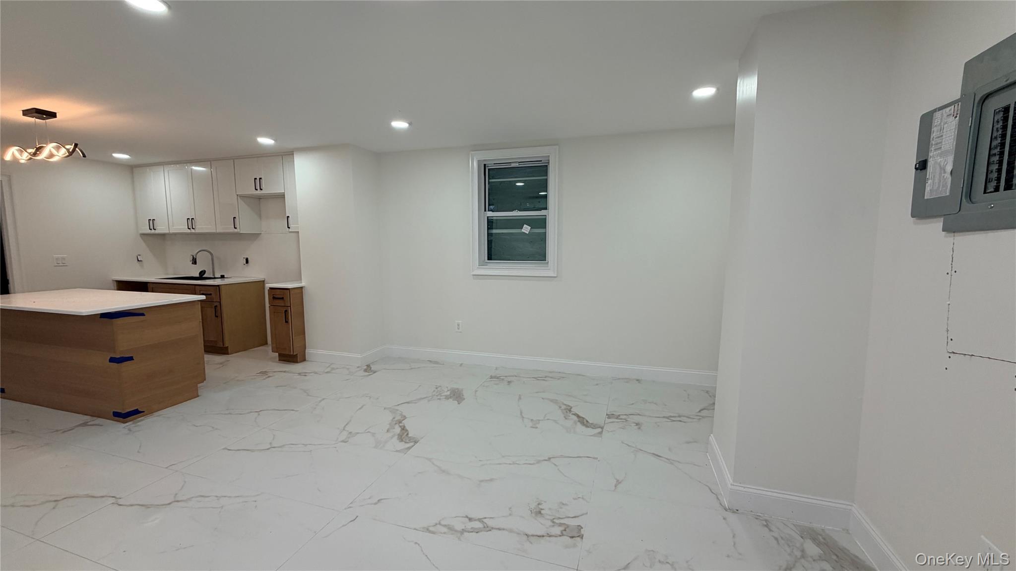 1931 Mayflower Avenue Property Photo 1