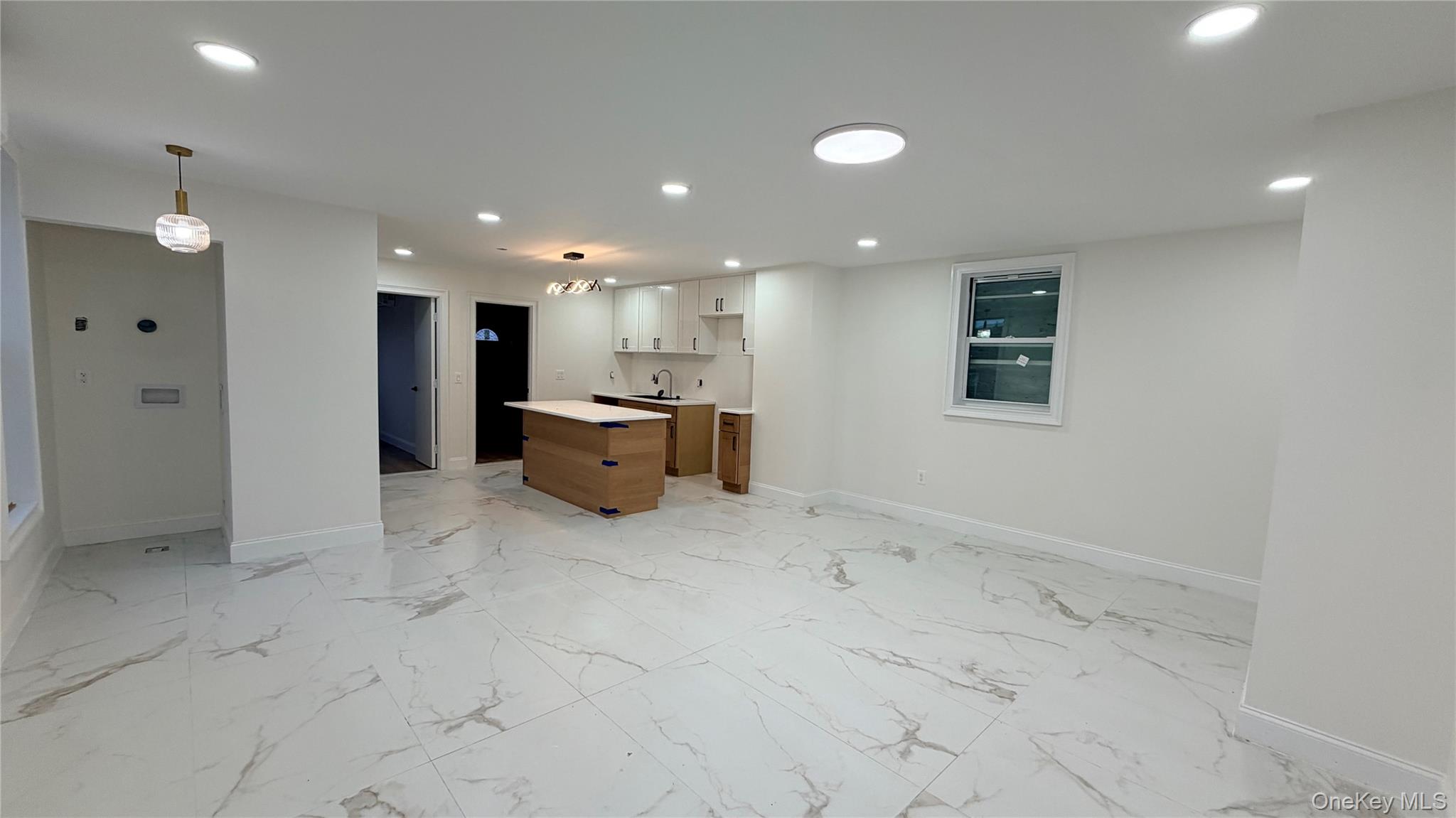1931 Mayflower Avenue Property Photo 3