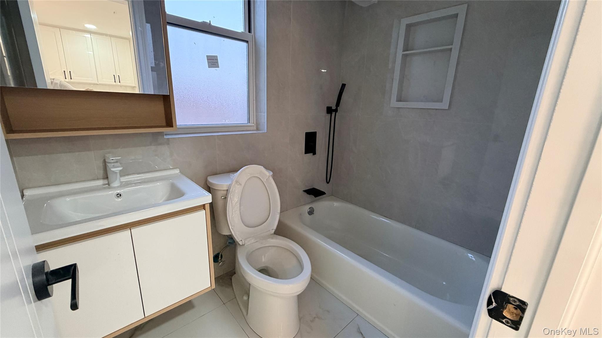 1931 Mayflower Avenue Property Photo 9
