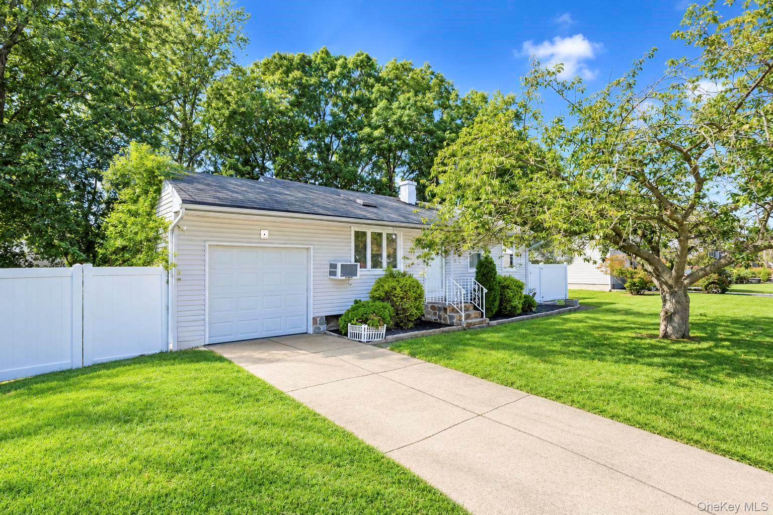 8 Norwalk Lane Property Photo 1