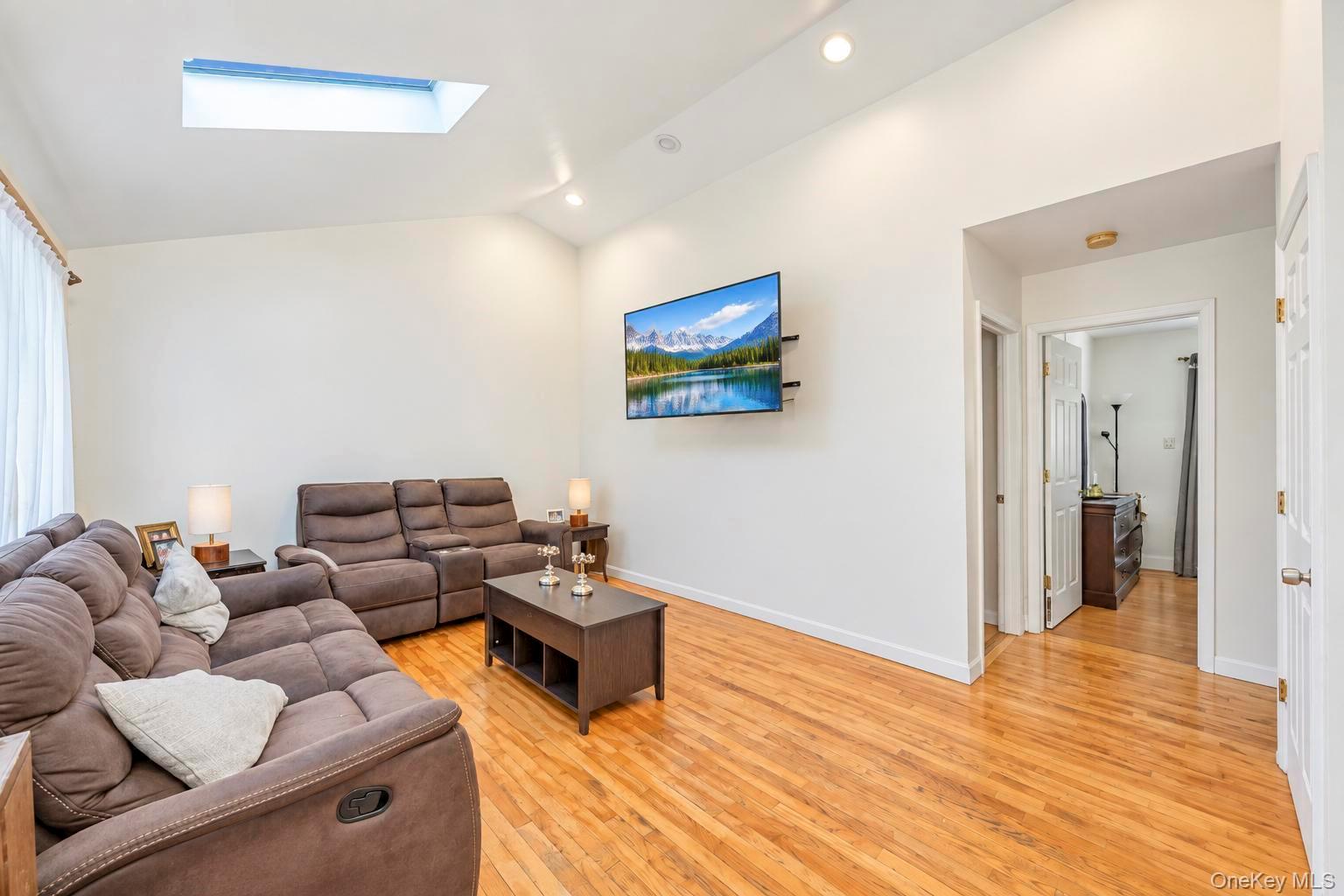 8 Norwalk Lane Property Photo 3