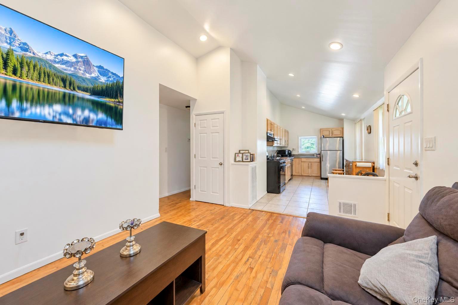 8 Norwalk Lane Property Photo 5