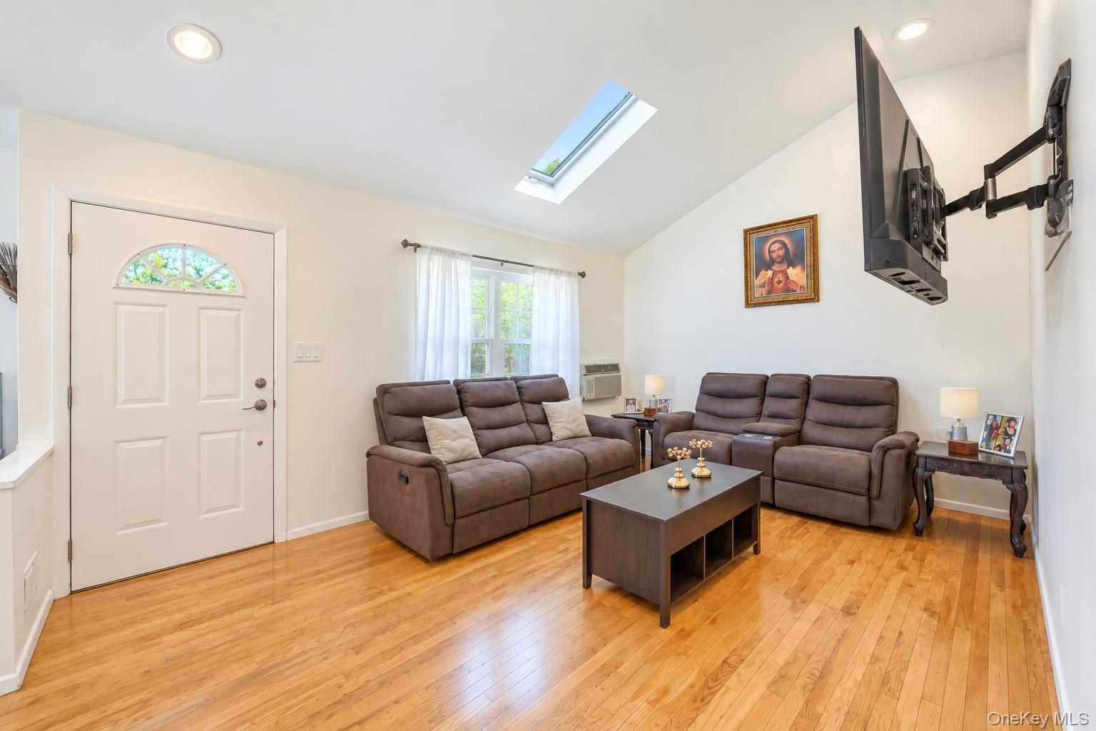 8 Norwalk Lane Property Photo 6