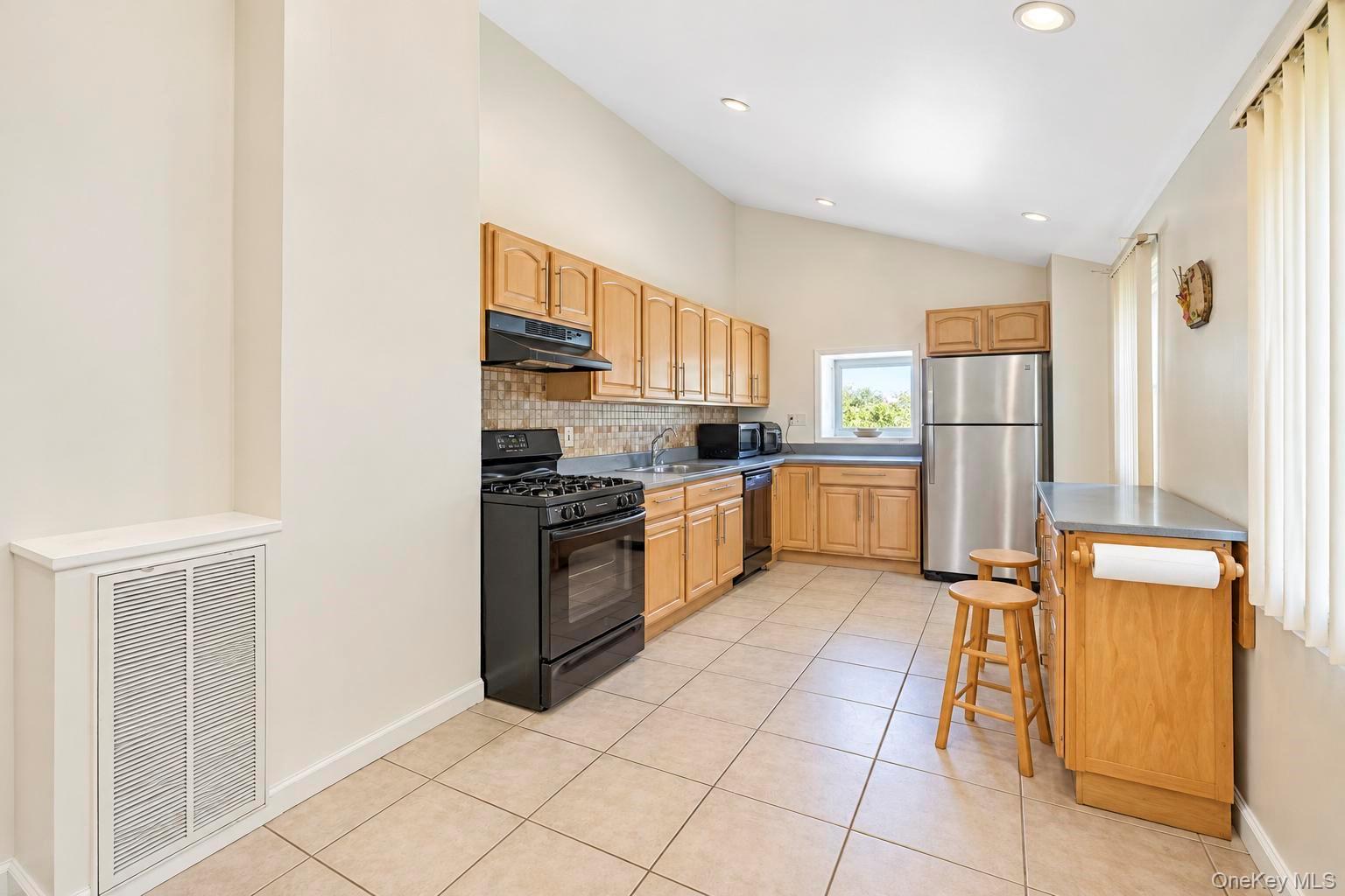 8 Norwalk Lane Property Photo 11