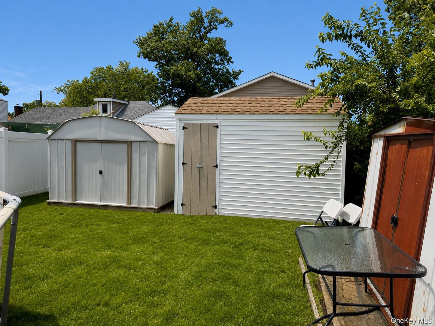 14214 222nd Street Property Photo 5