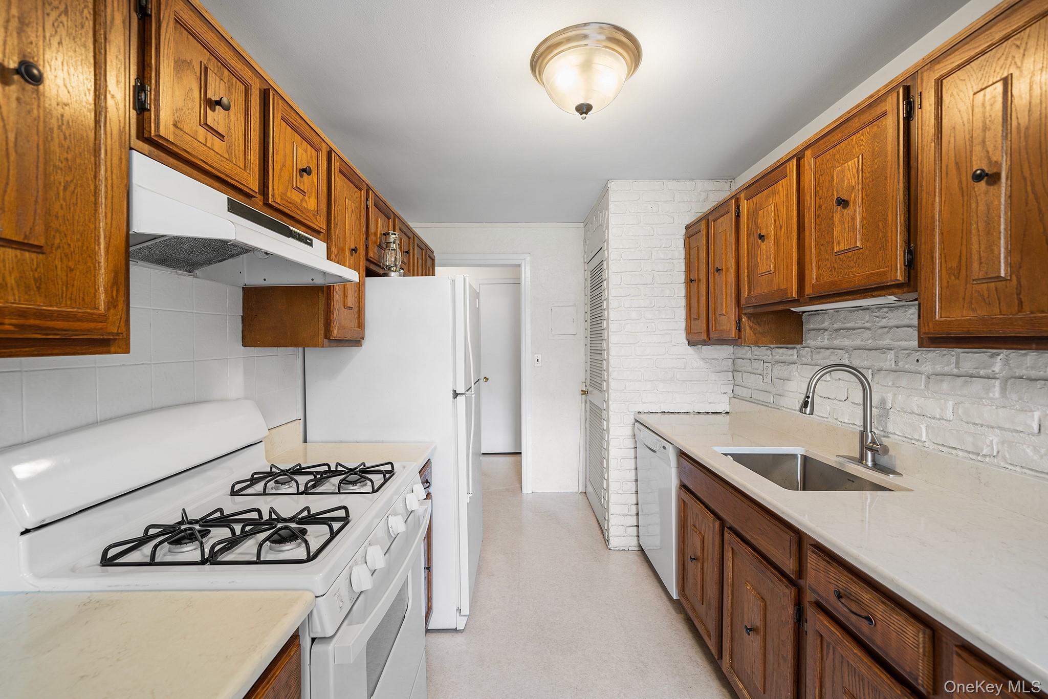 63 New Holland Village Property Photo 13