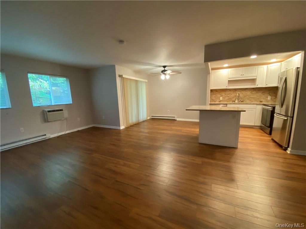 11 Scarborough Lane B Property Photo 6