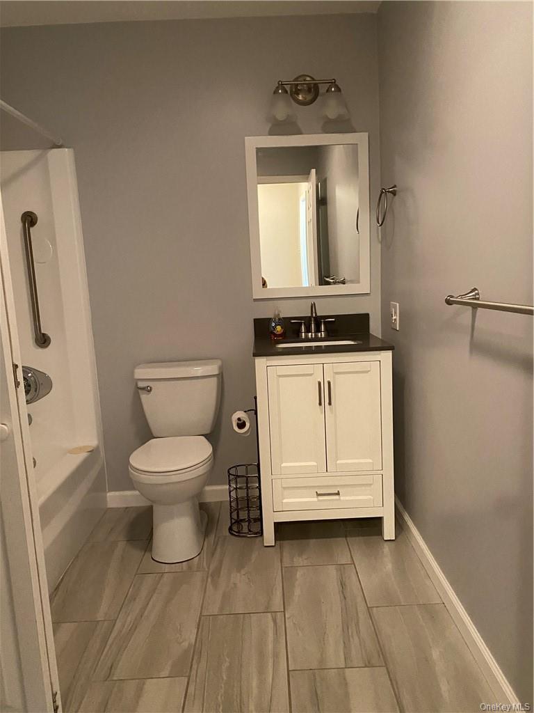 11 Scarborough Lane B Property Photo 14