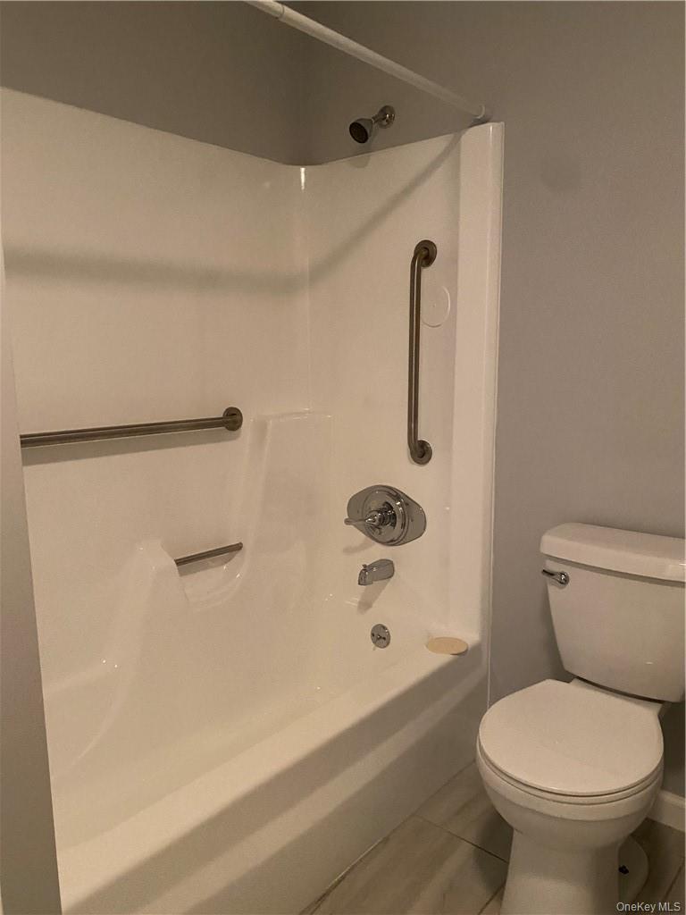 11 Scarborough Lane B Property Photo 15