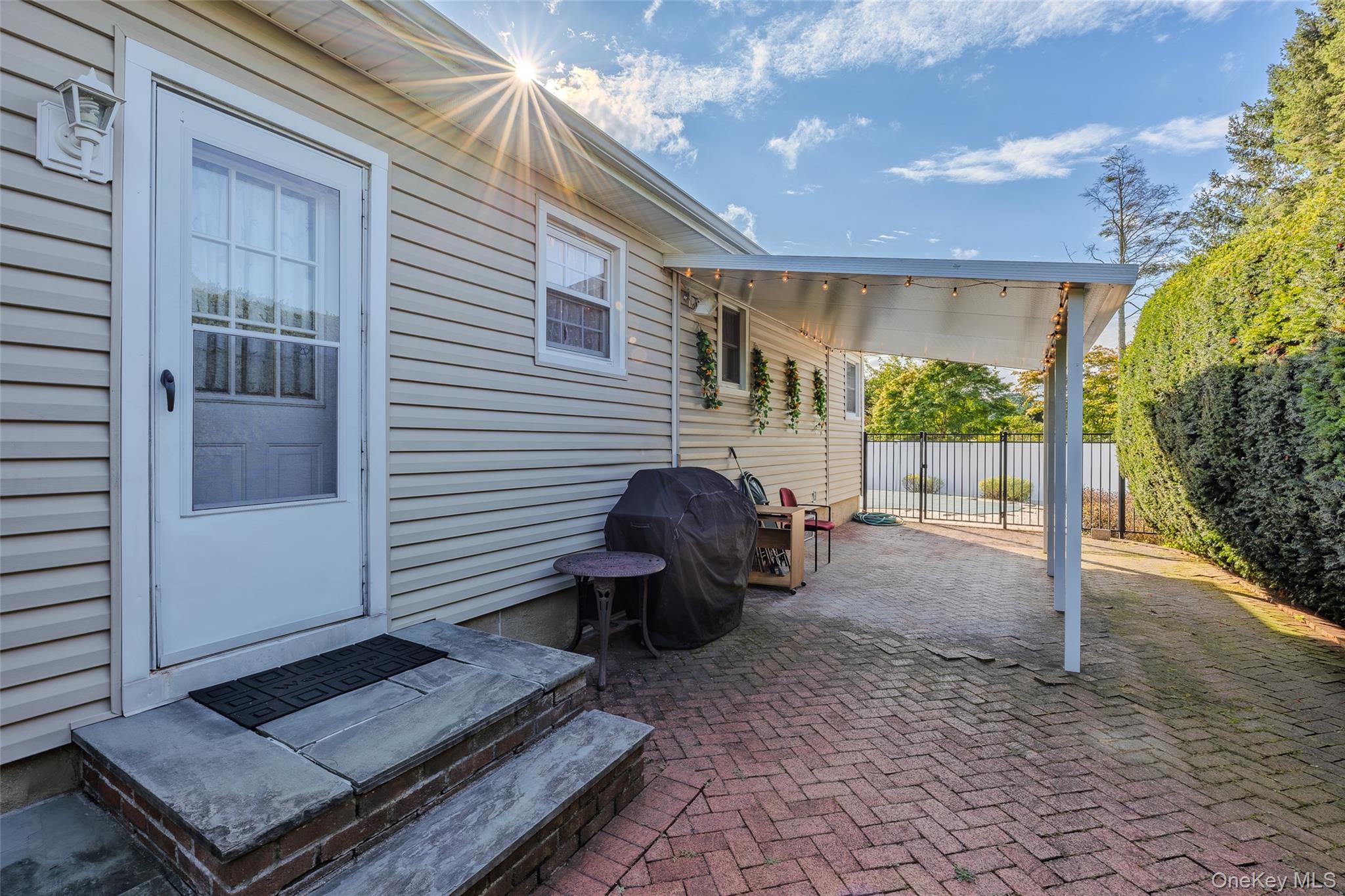 1296 Leslie Lane Property Photo 4