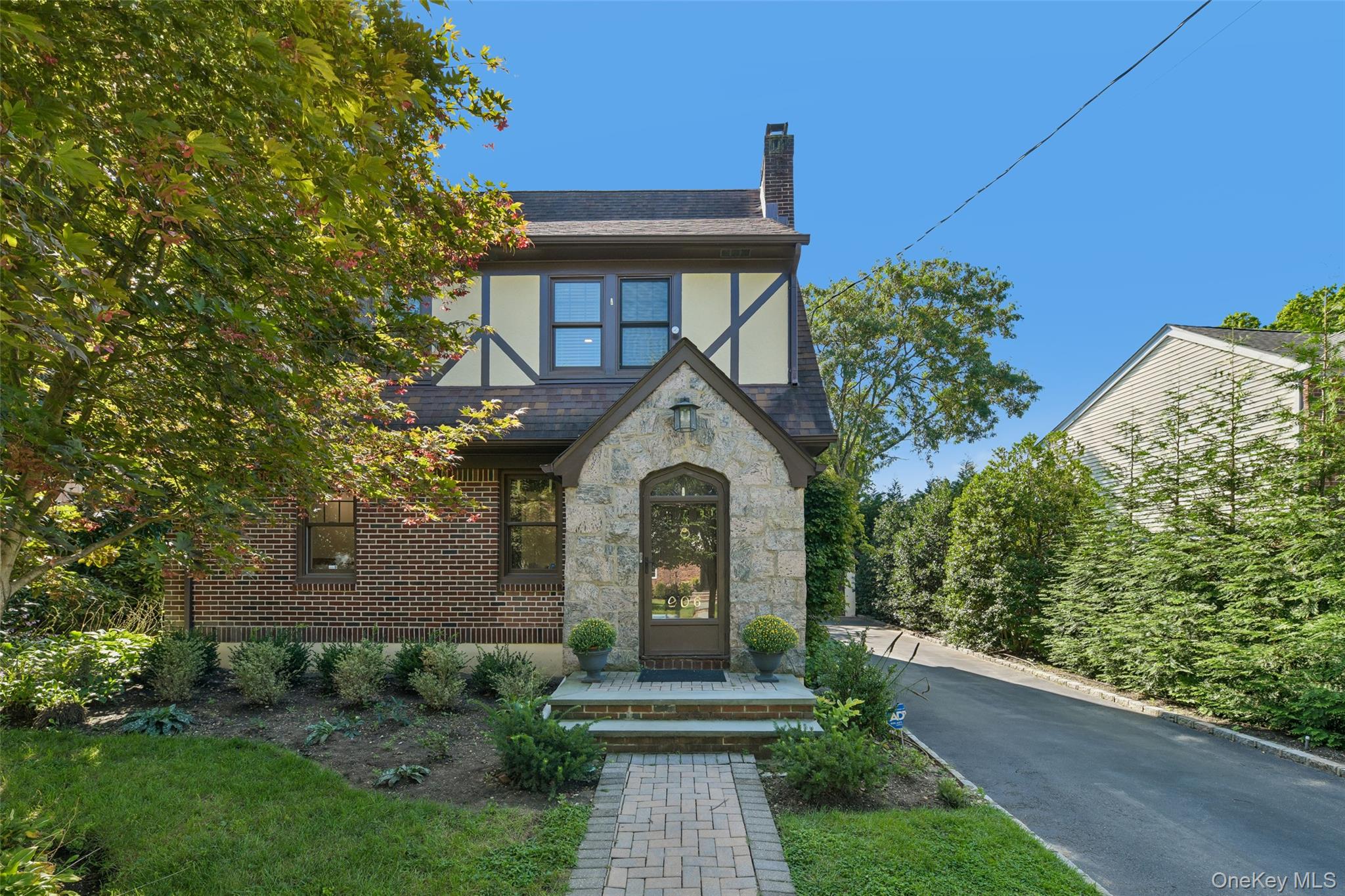 206 Glenmore Street Property Photo 1
