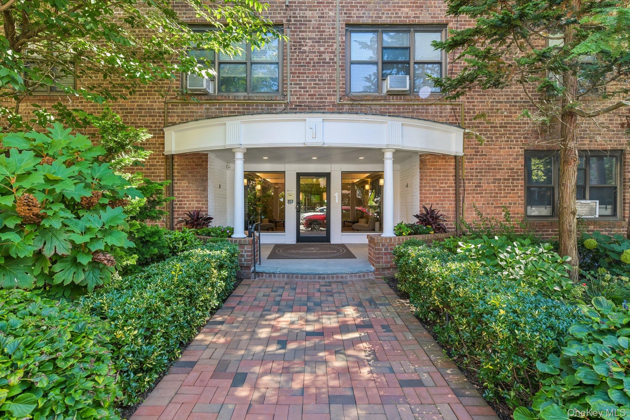 1 Town House Place 2l Property Photo 2