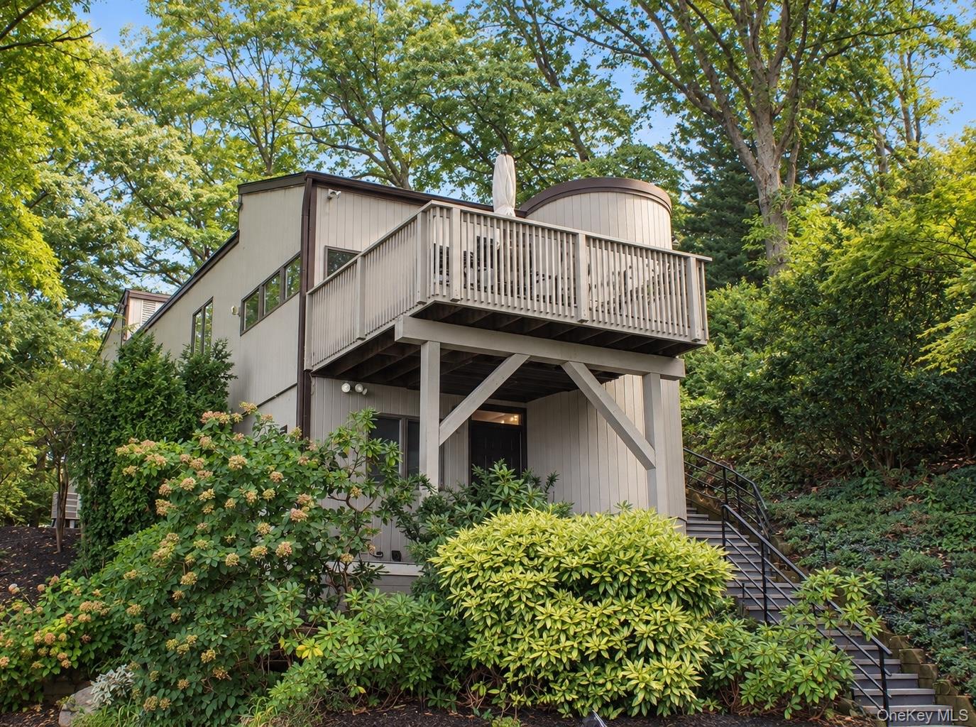 732 Sound View Road Property Photo 1