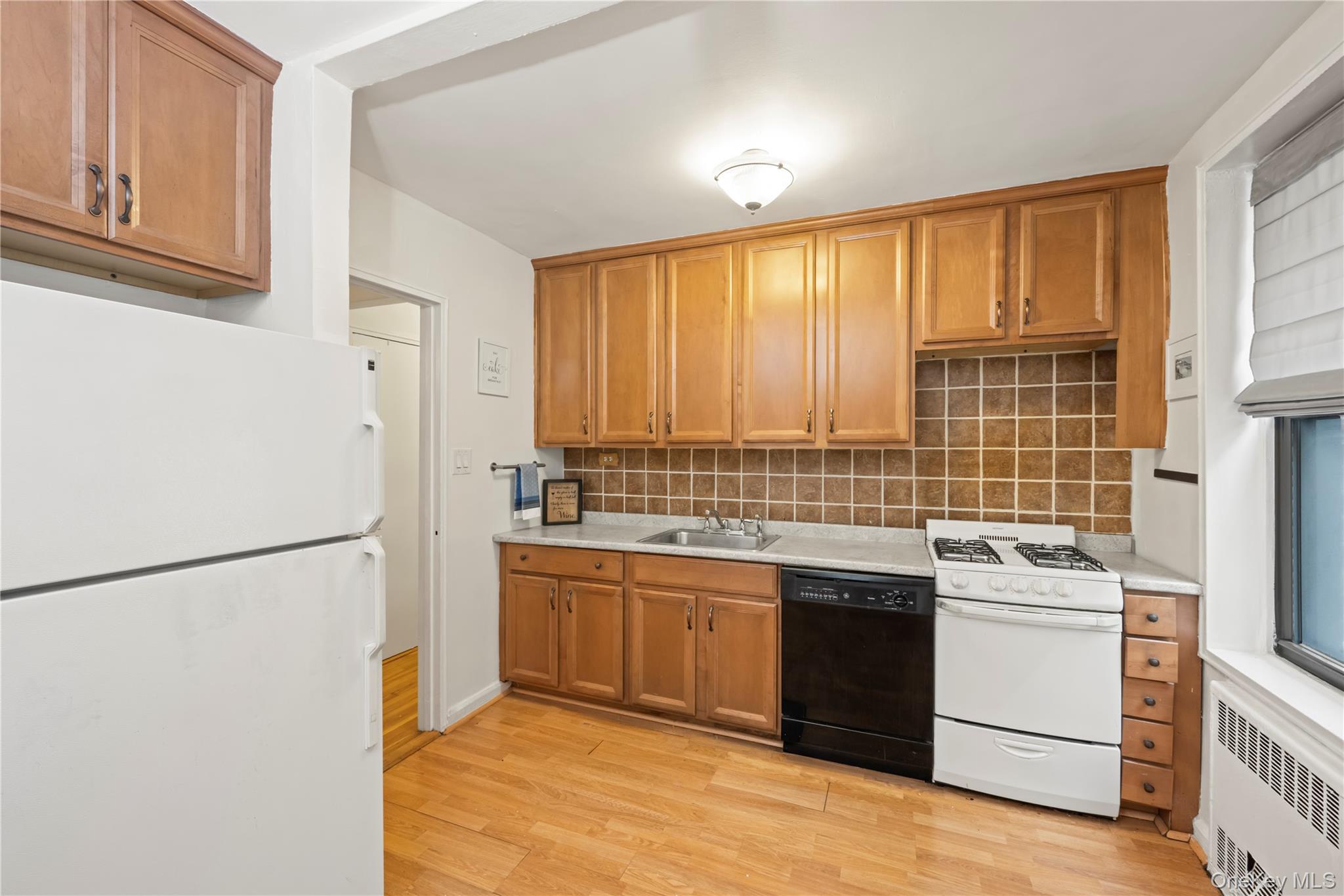61 Oliver Street 2v Property Photo 7