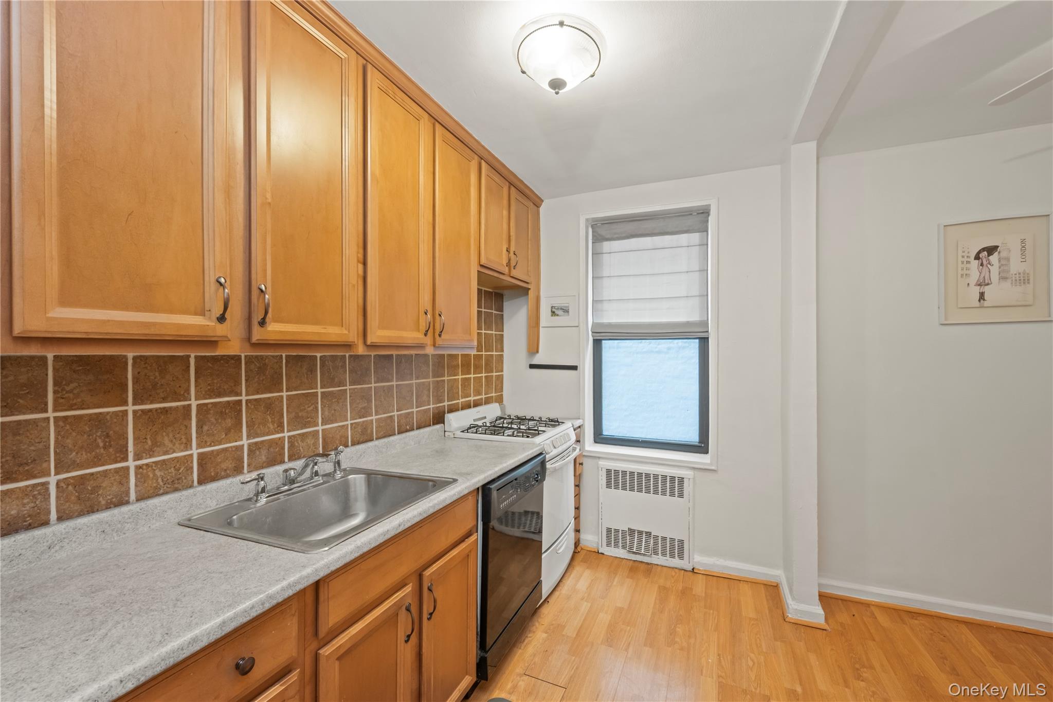 61 Oliver Street 2v Property Photo 8