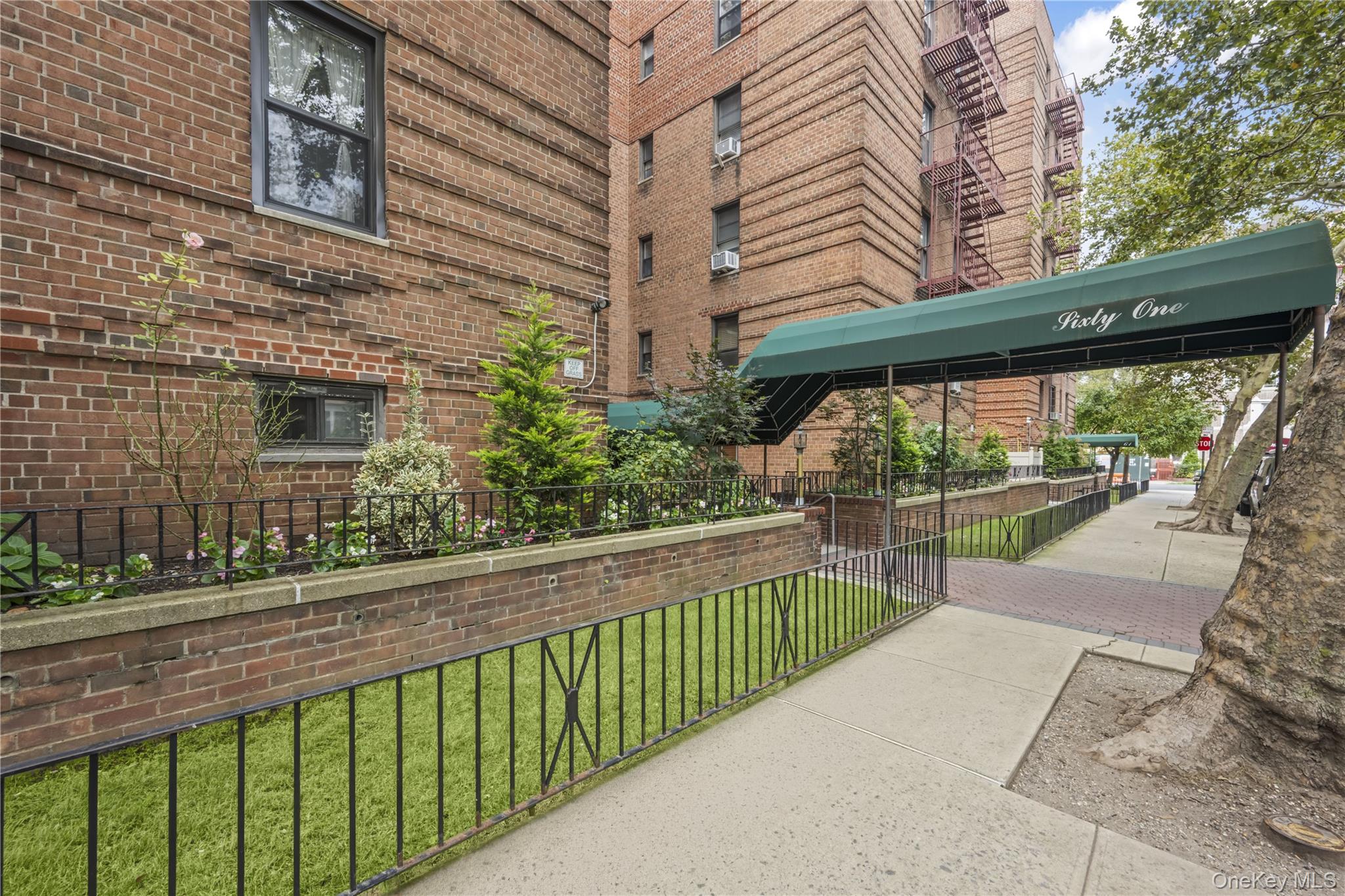 61 Oliver Street 2v Property Photo 25