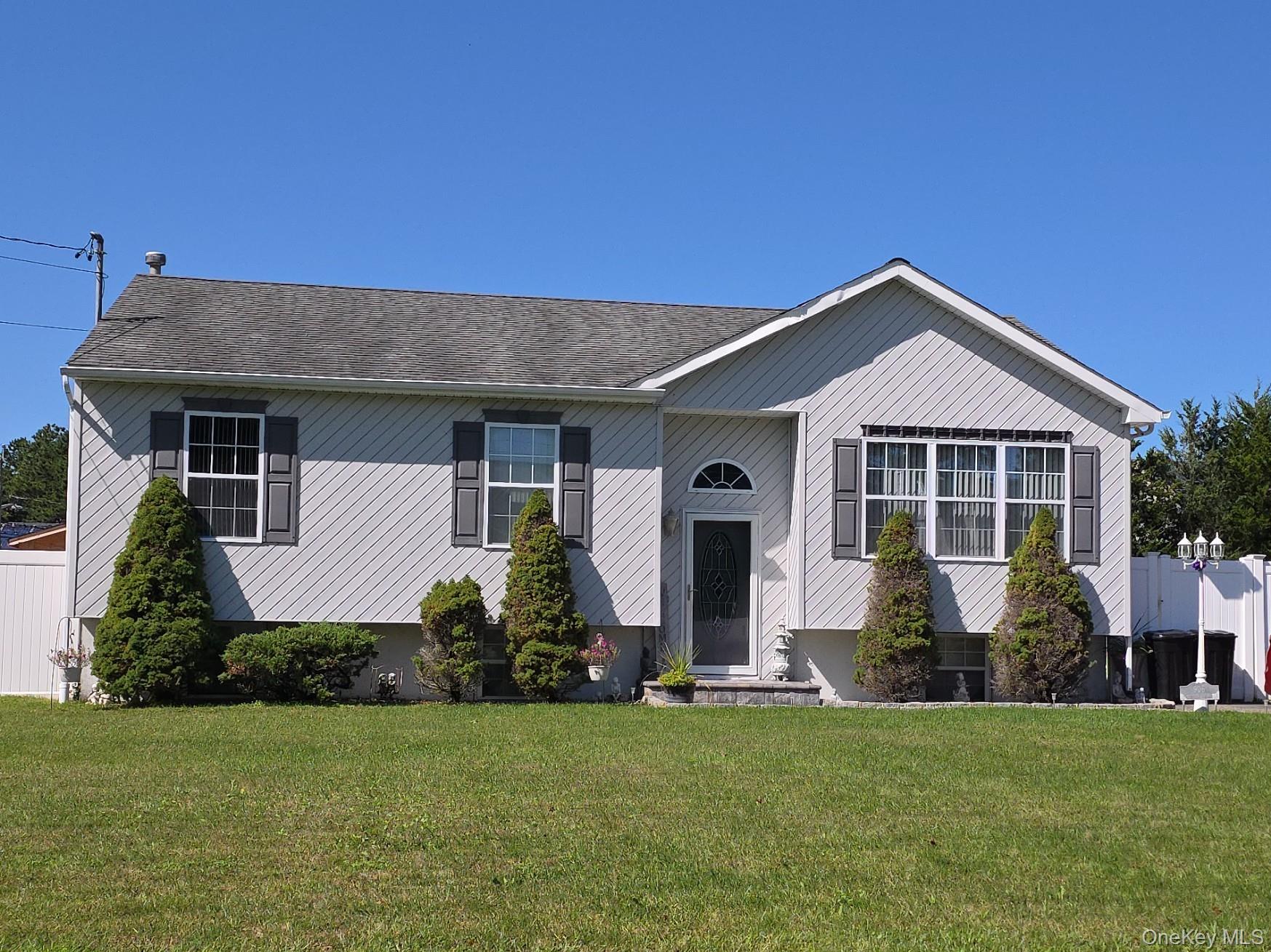 906 Bayview Avenue Property Photo 1