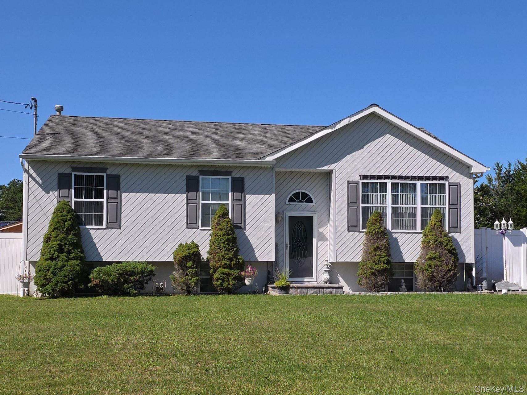 906 Bayview Avenue Property Photo 1