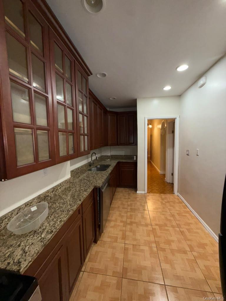 409 E 32nd Street Property Photo 5