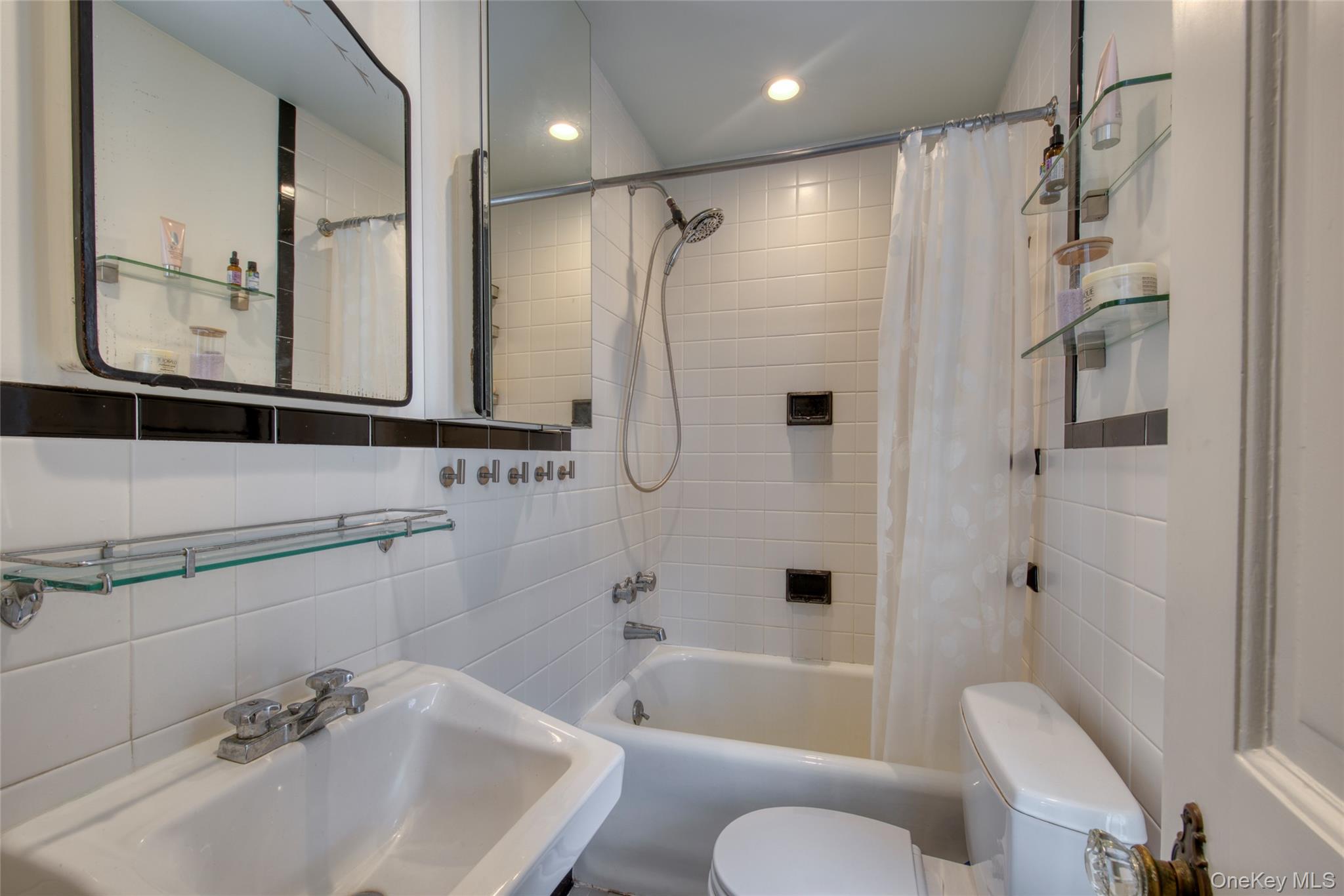 1405 Village Lane Property Photo 13