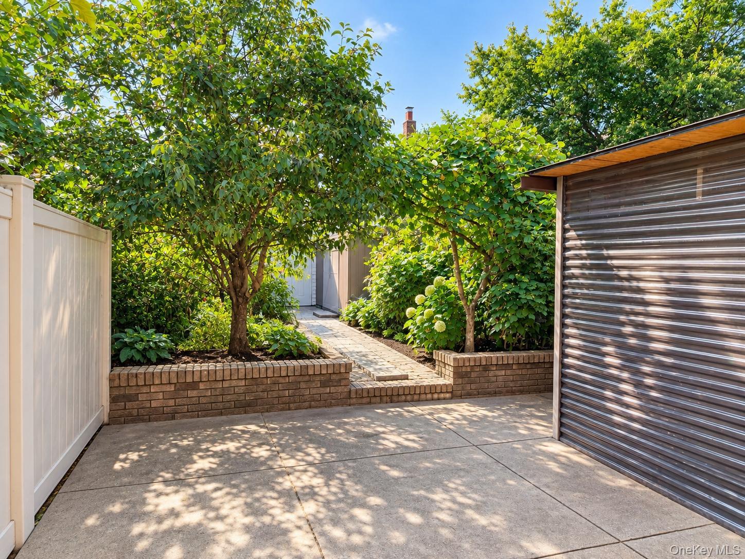 9122 Sutter Avenue Property Photo 12