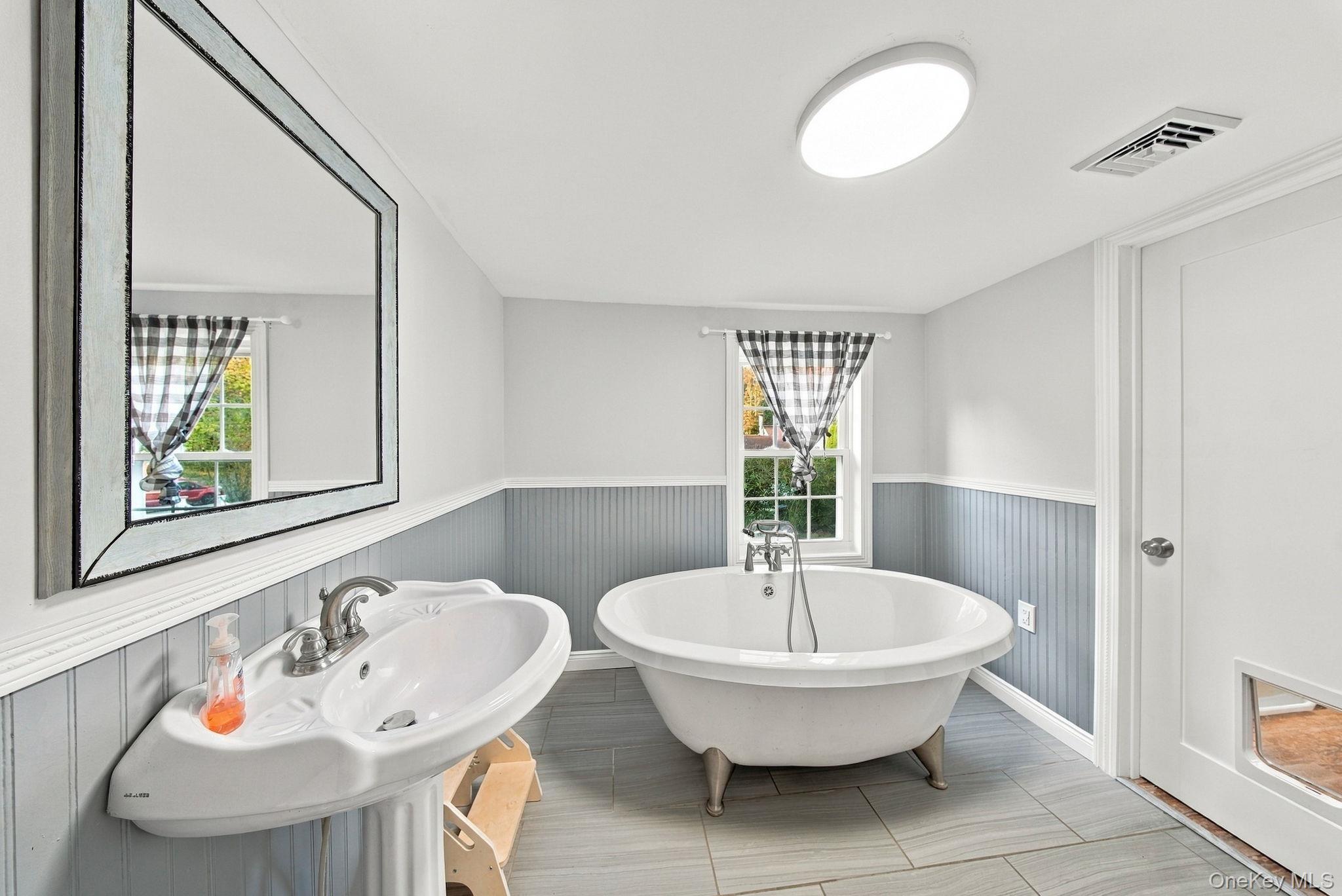 1053 Burlingham Road Property Photo 10