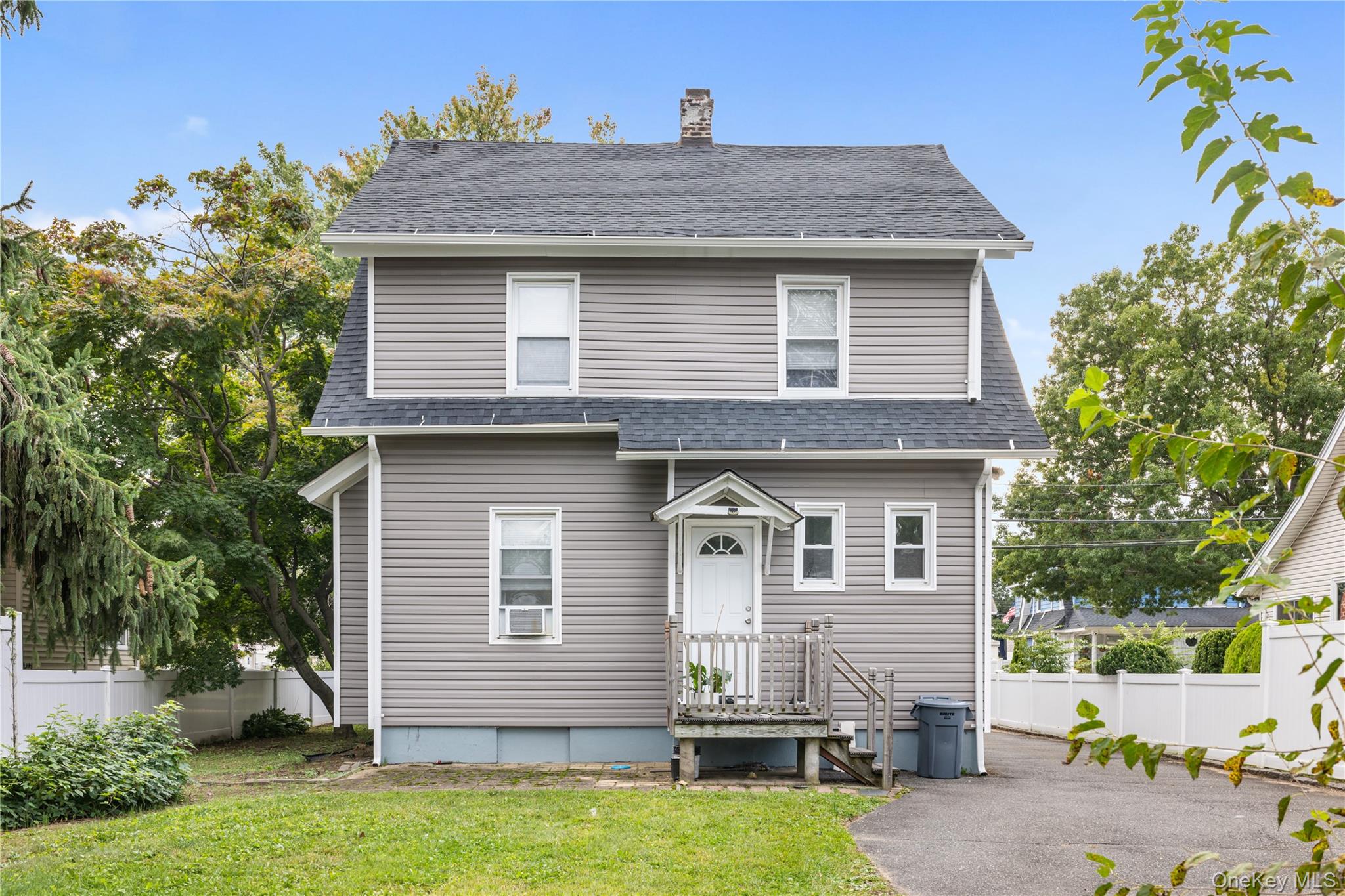 8 Rolling Street Property Photo 2