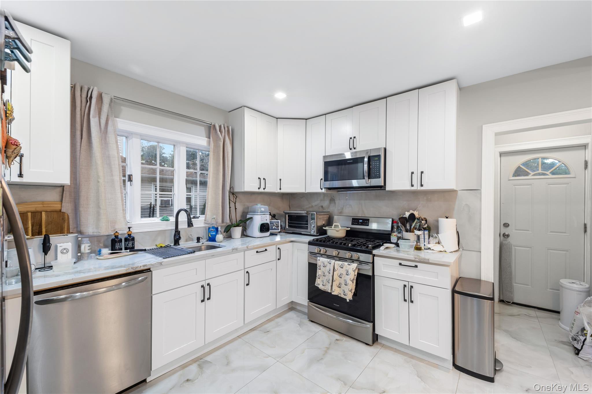8 Rolling Street Property Photo 7