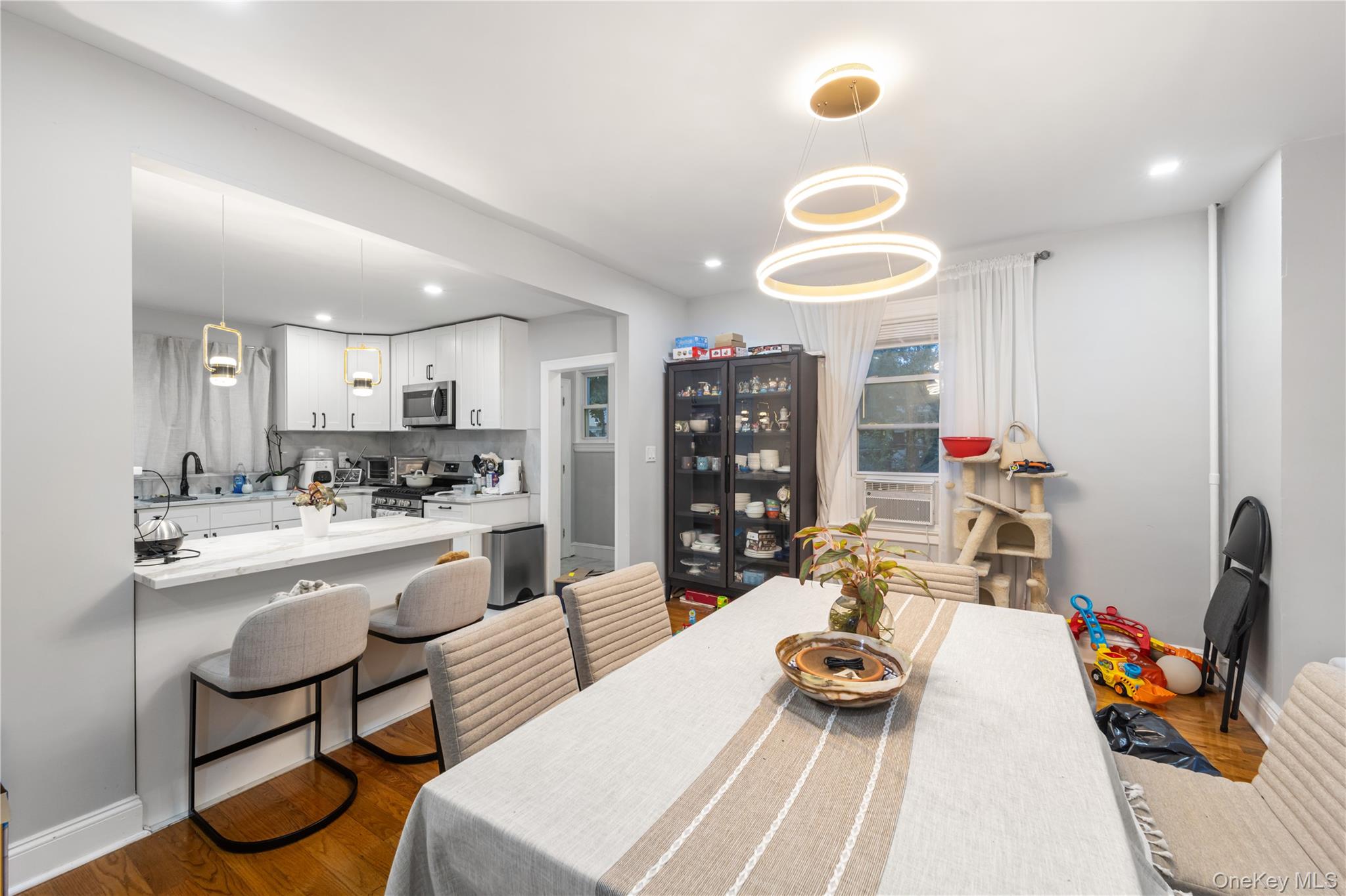 8 Rolling Street Property Photo 9