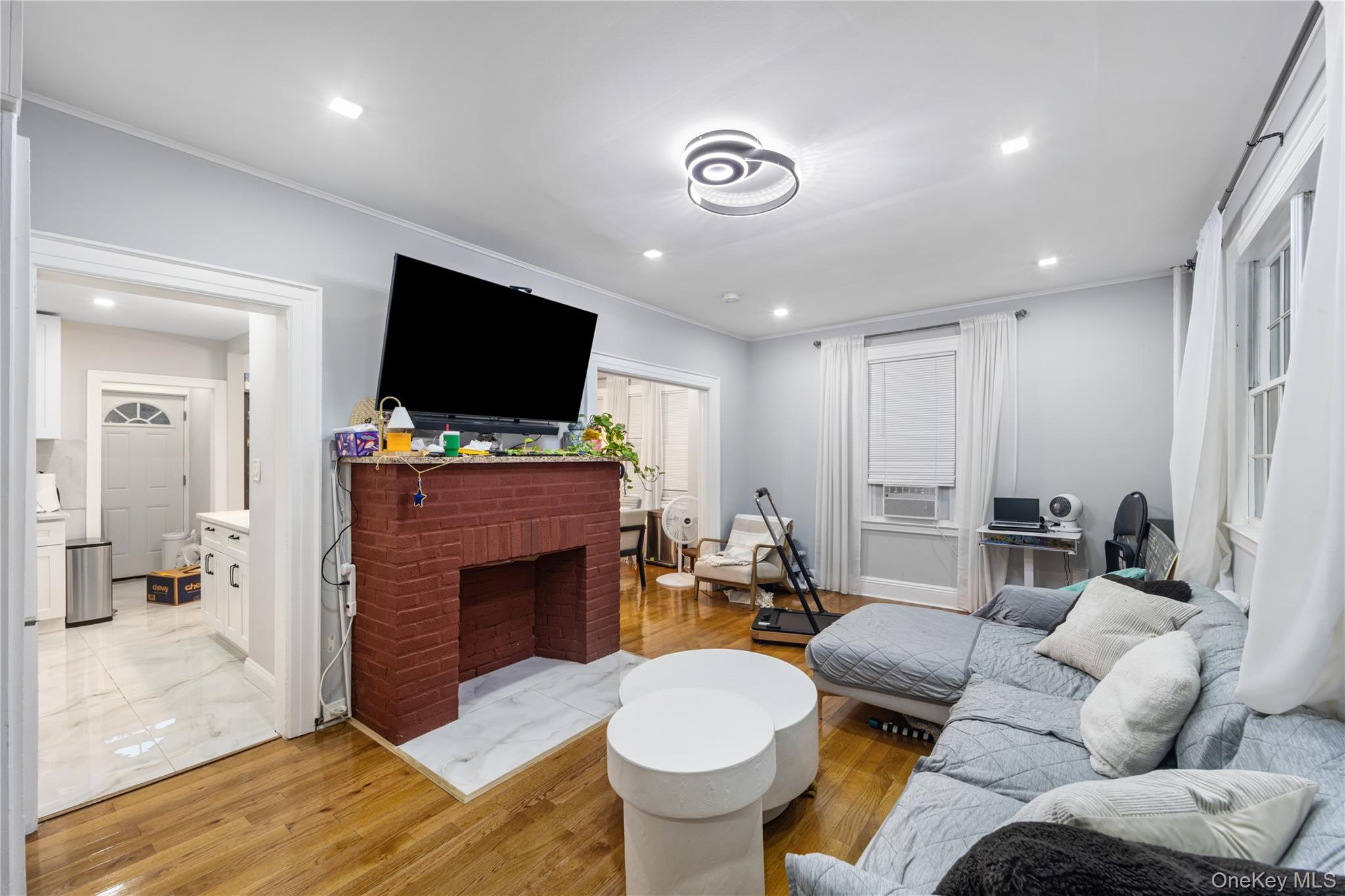 8 Rolling Street Property Photo 11