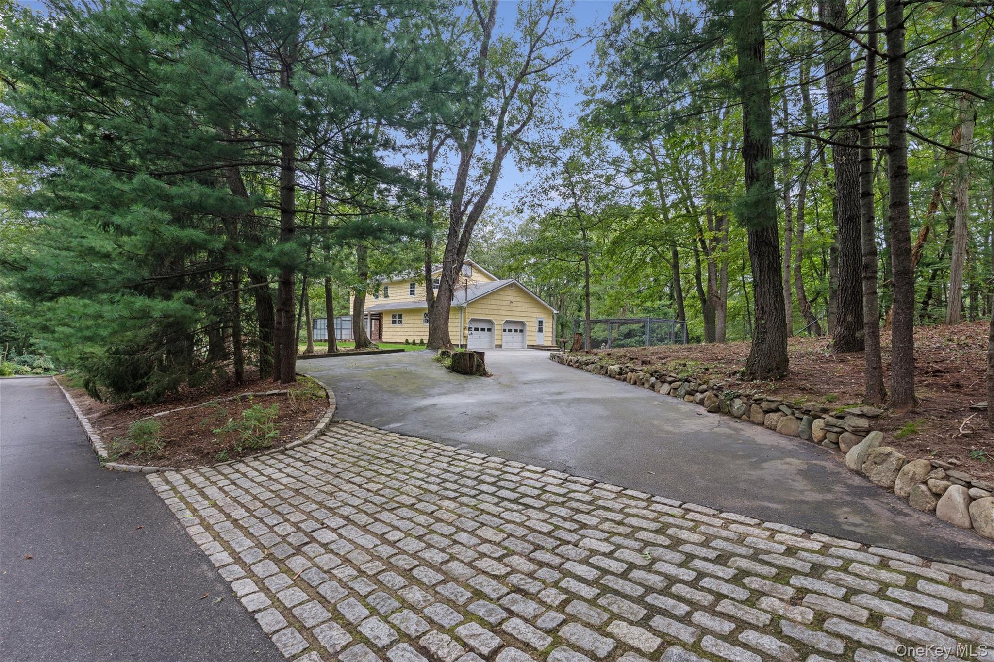 614 Twin Hills Court Property Photo 1