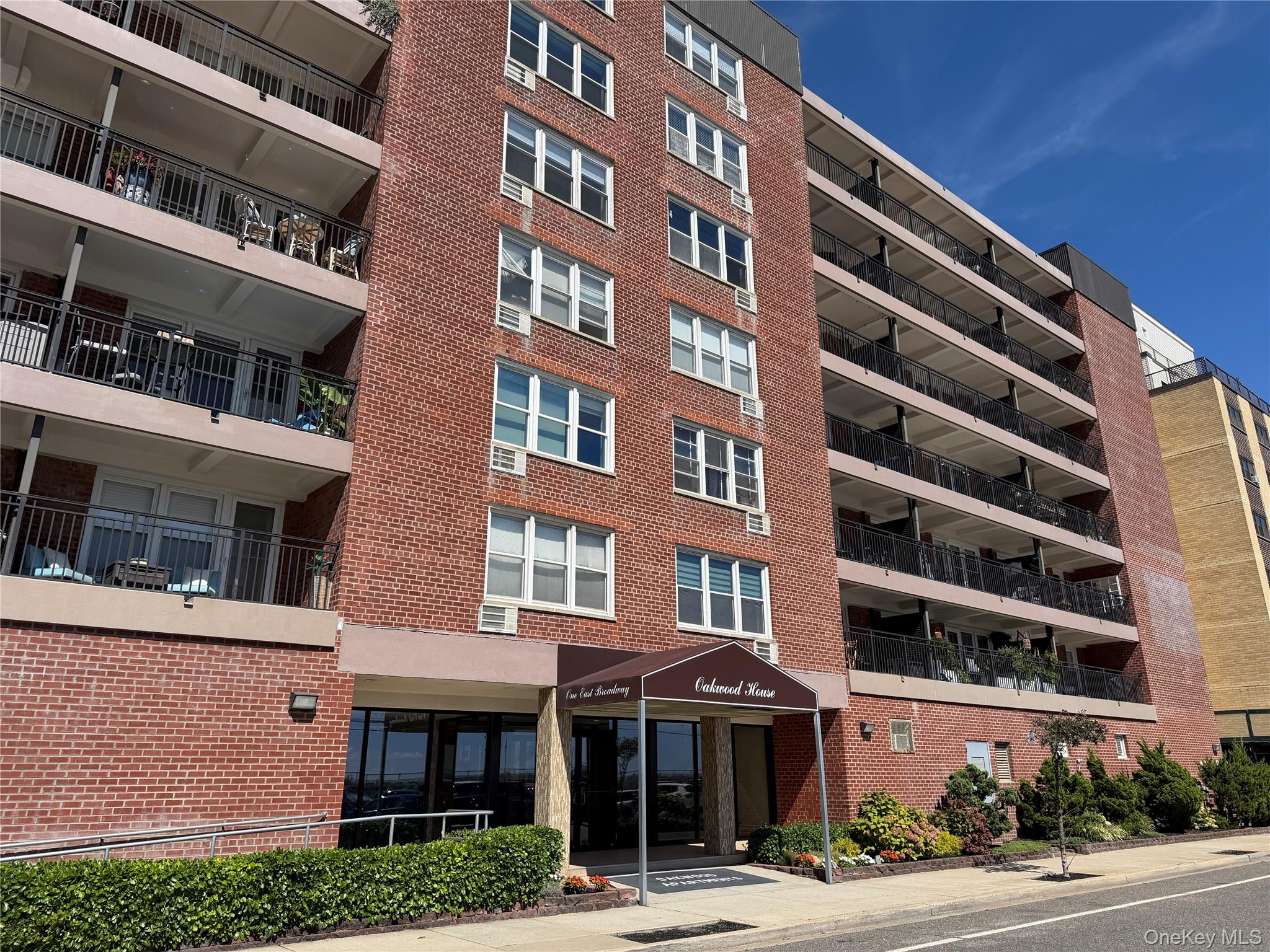1 E Broadway 3d Property Photo 2