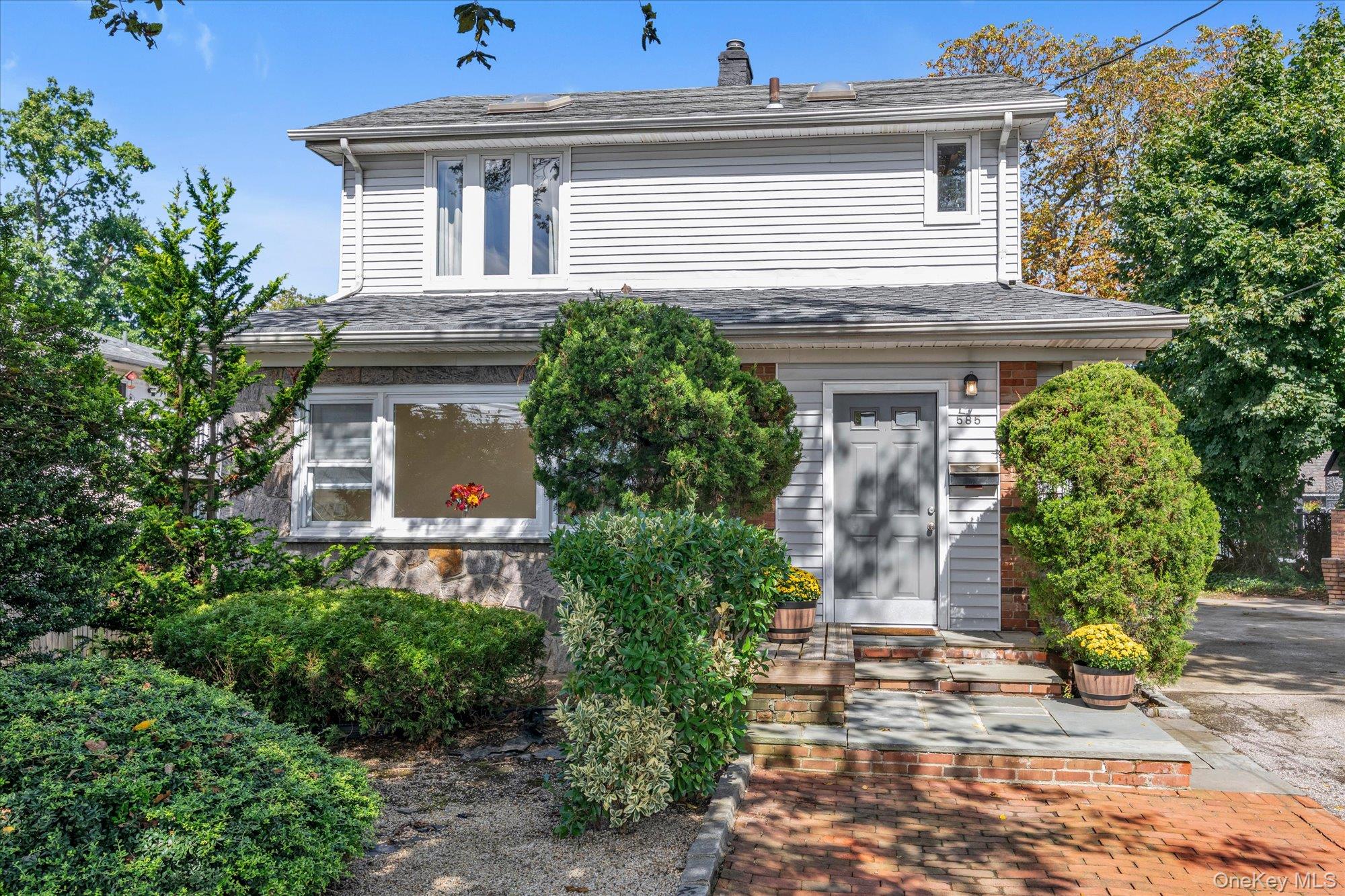 585 Seaman Avenue Property Photo 1