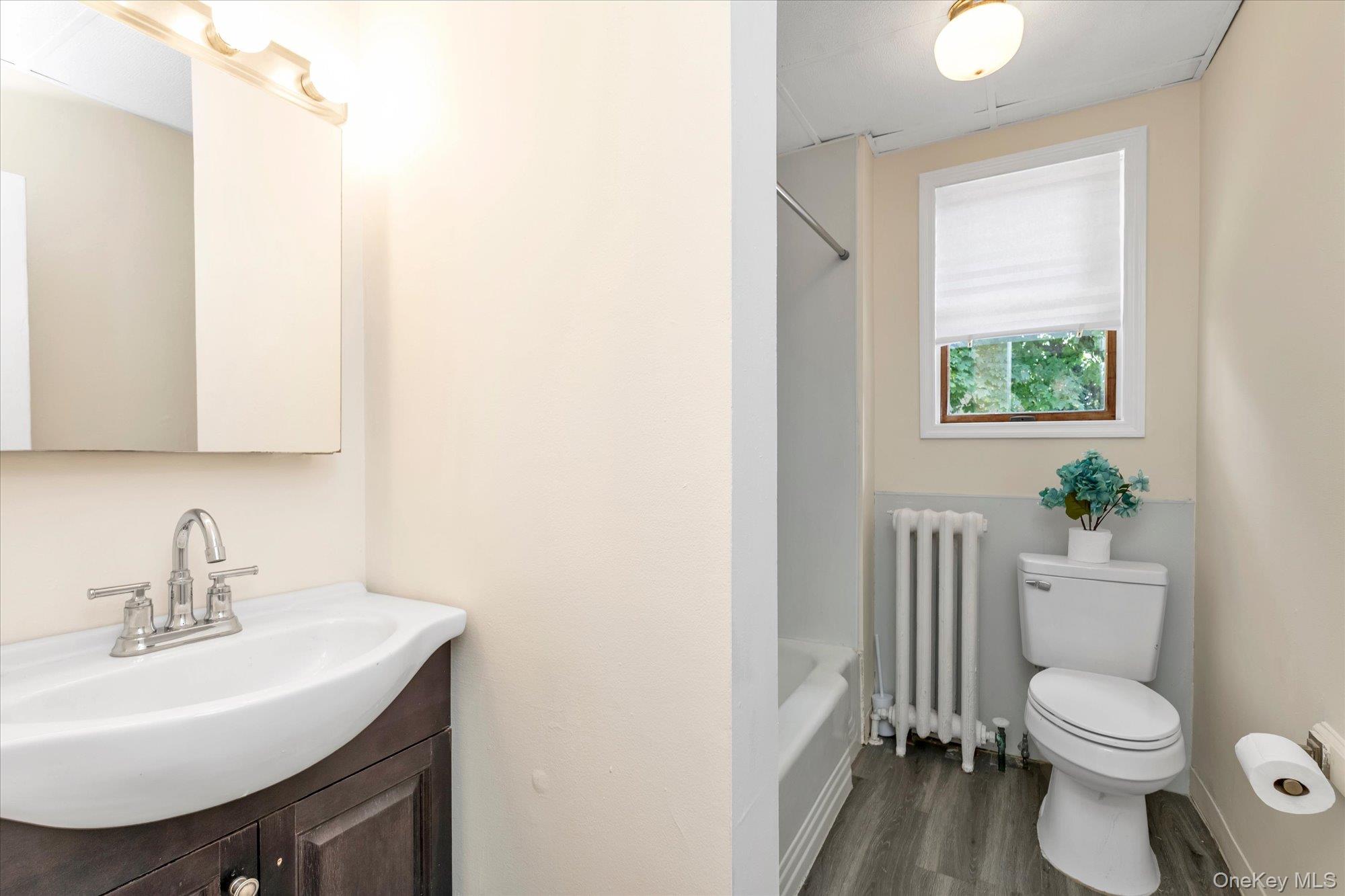 585 Seaman Avenue Property Photo 11