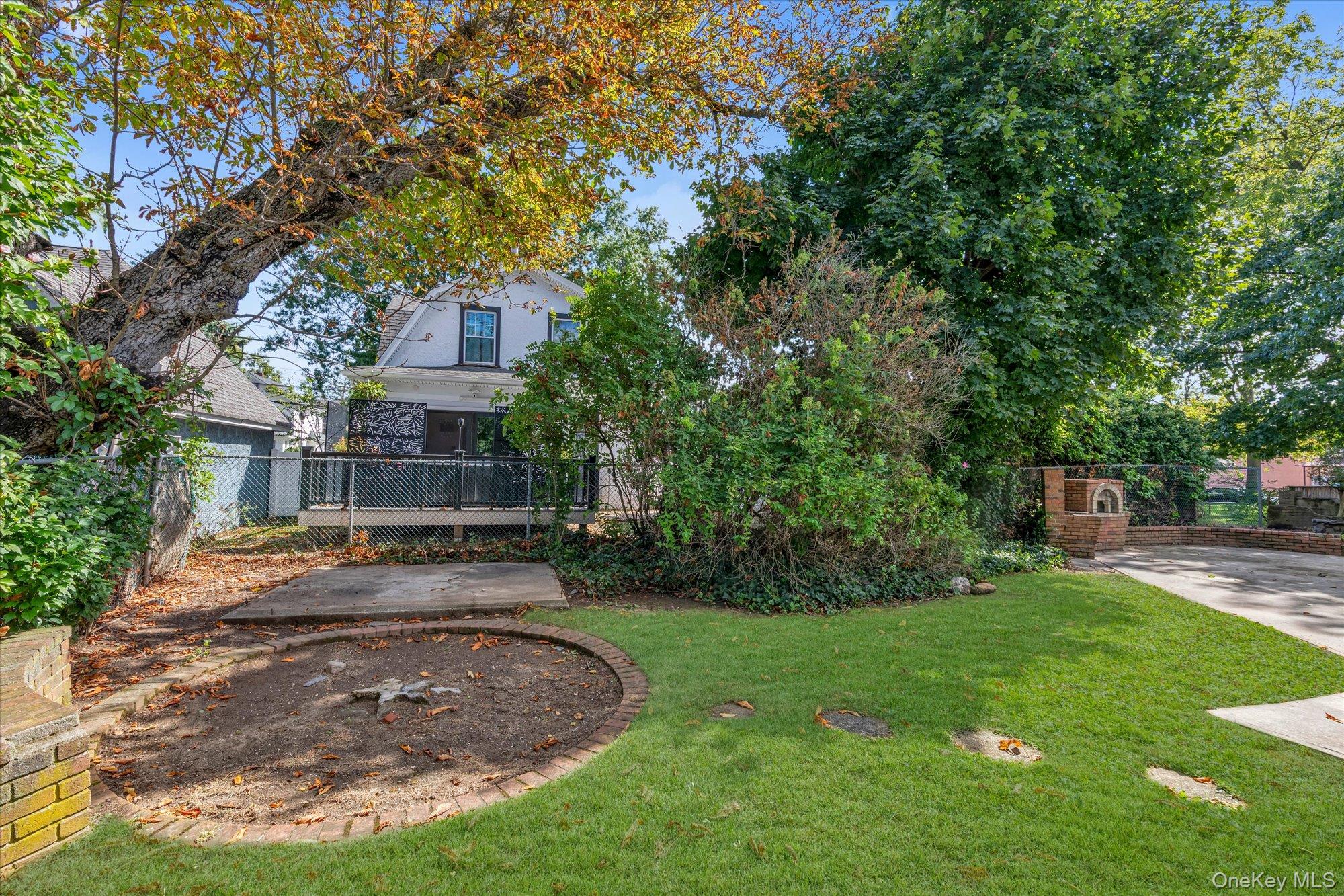 585 Seaman Avenue Property Photo 22