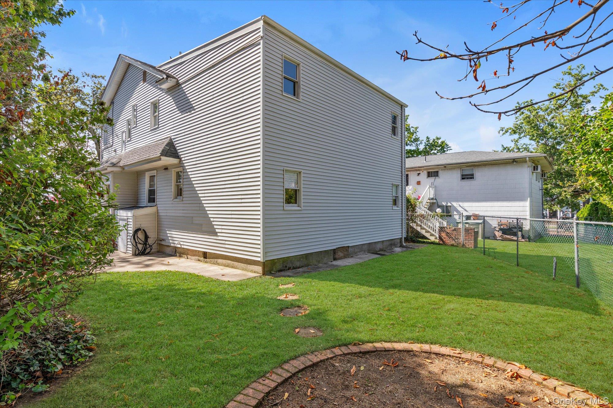 585 Seaman Avenue Property Photo 23