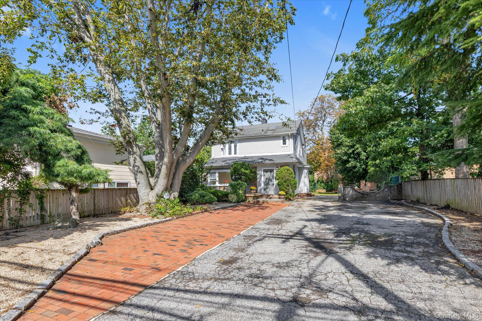 585 Seaman Avenue Property Photo 24