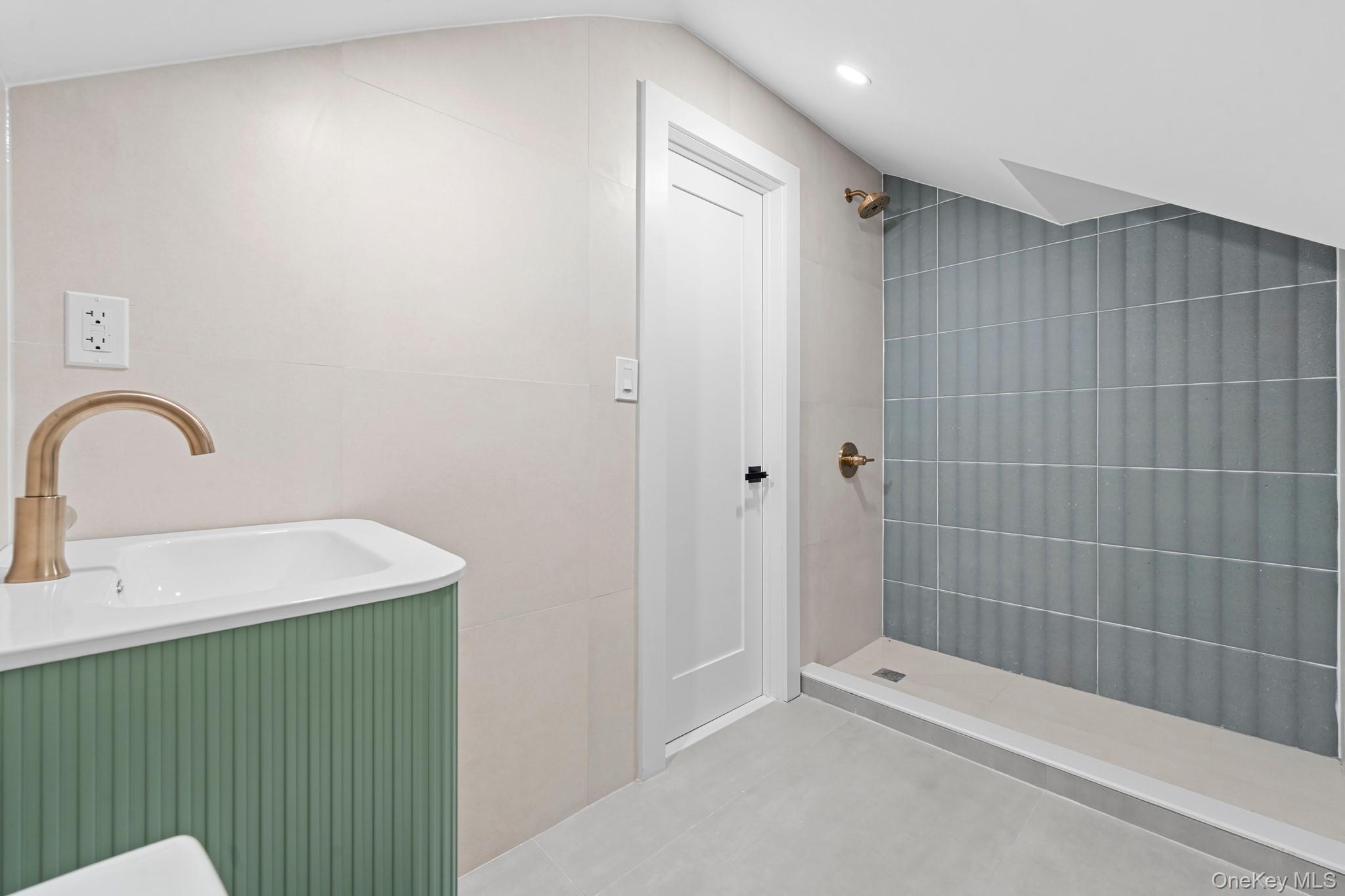 131 Arlington Avenue Property Photo 14