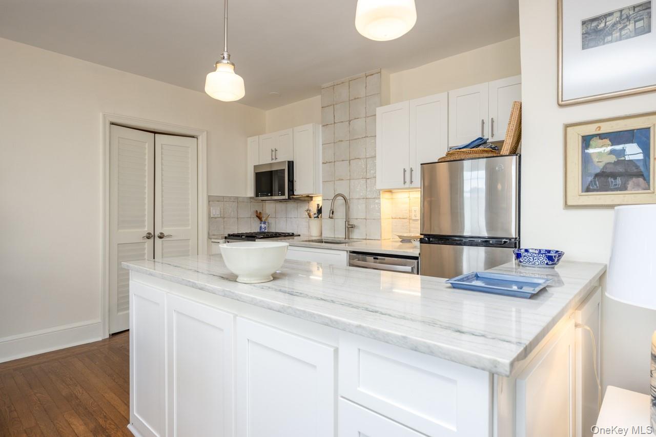 270 Bronxville Road A51 Property Photo 11