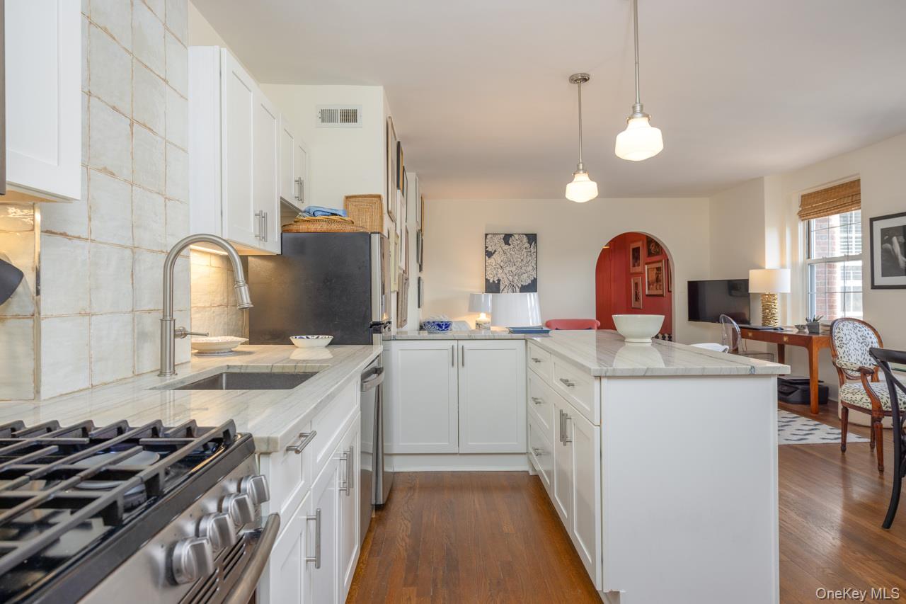 270 Bronxville Road A51 Property Photo 13