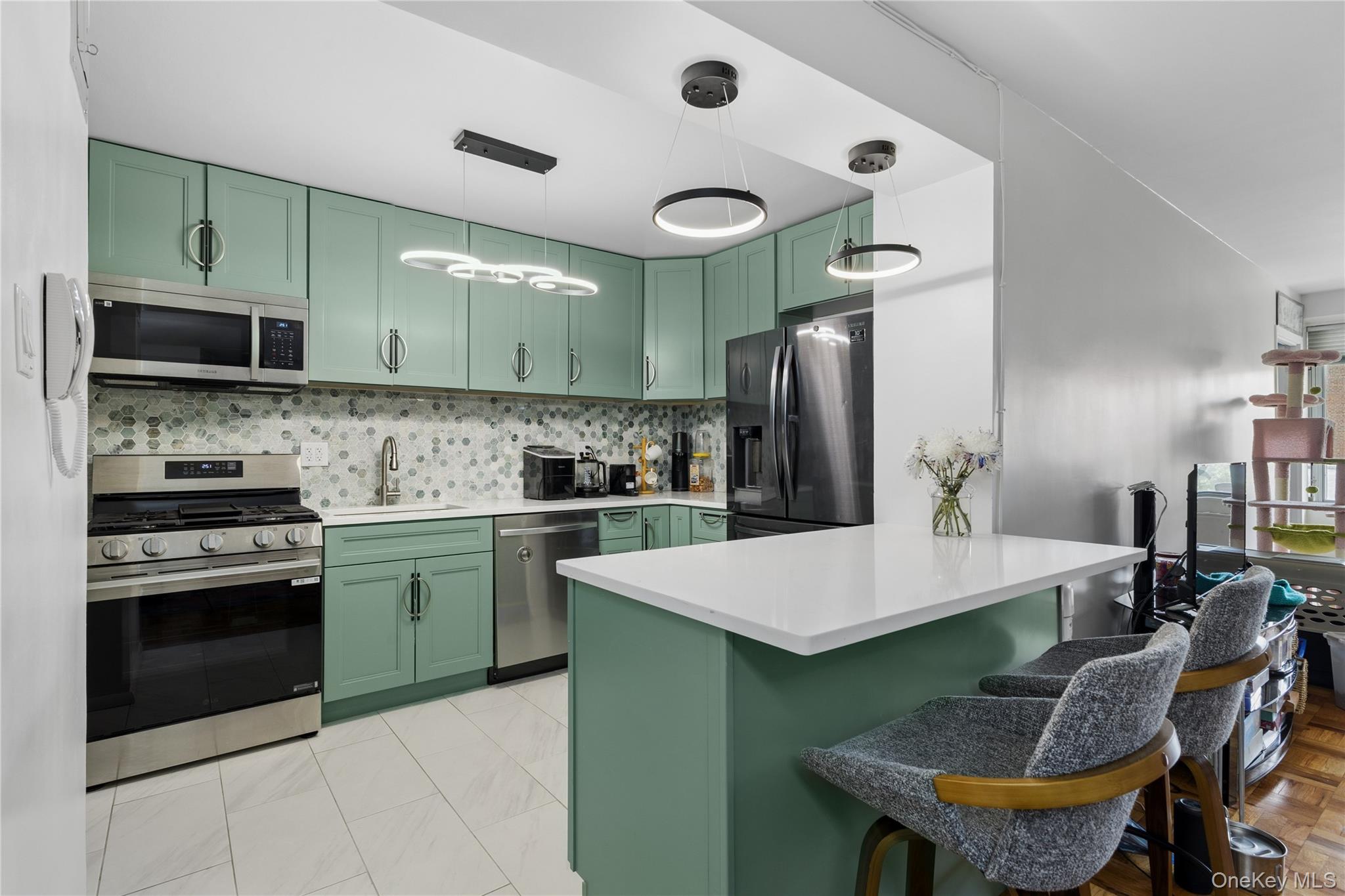 2500 Johnson Avenue 4k Property Photo 3