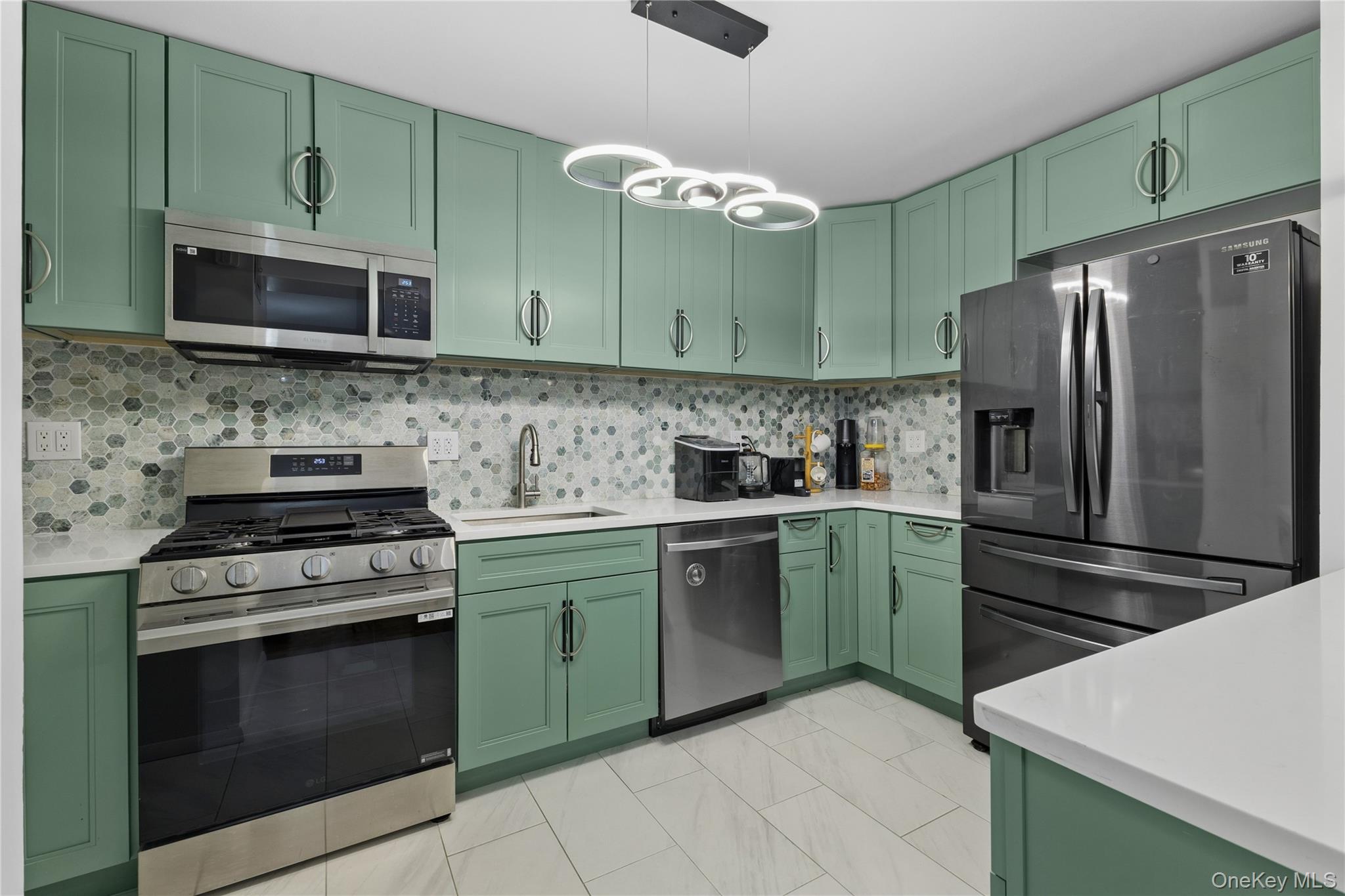 2500 Johnson Avenue 4k Property Photo 4