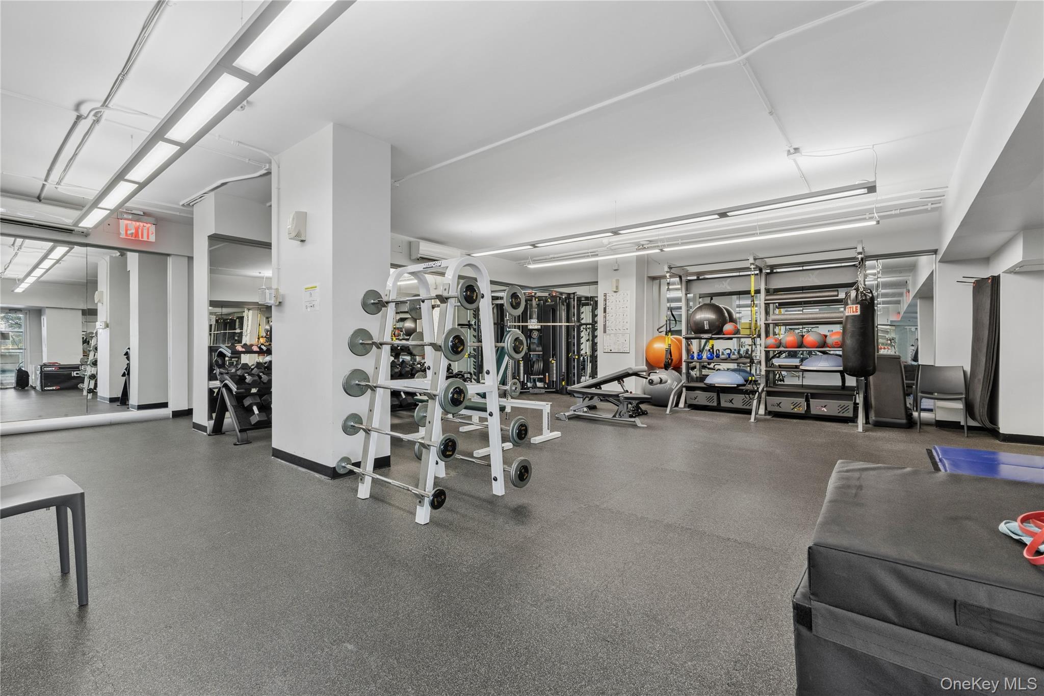2500 Johnson Avenue 4k Property Photo 14