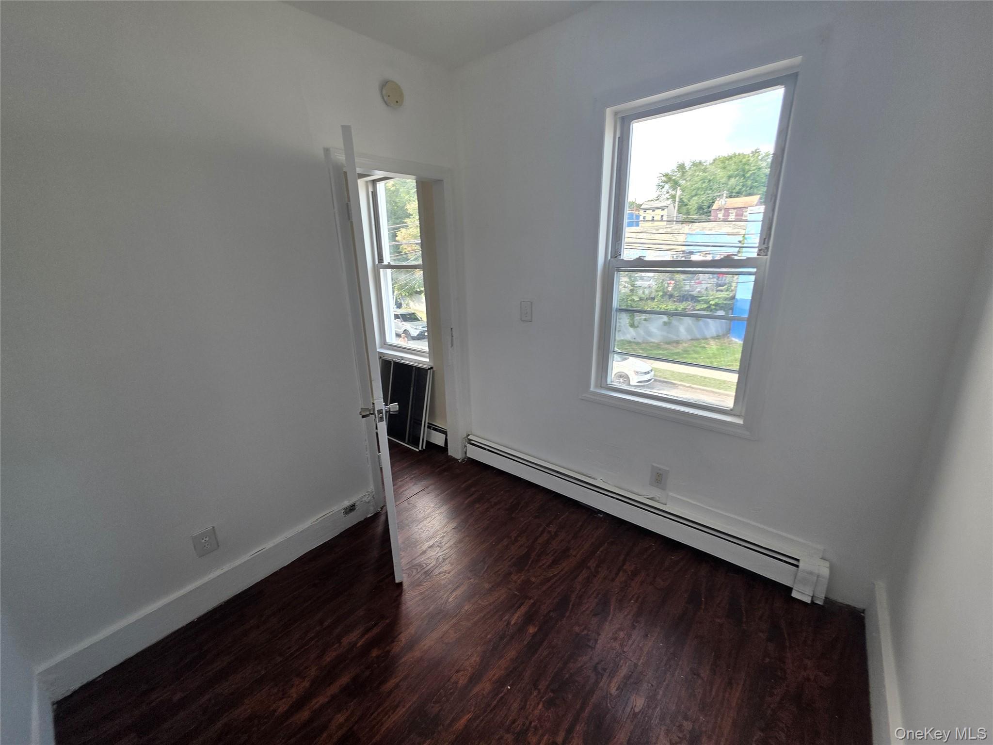 127 W Parmenter Street Property Photo 3