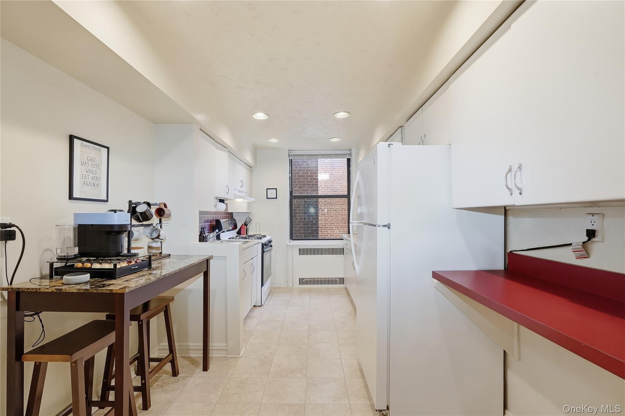 210 Martine Avenue 5l Property Photo 6