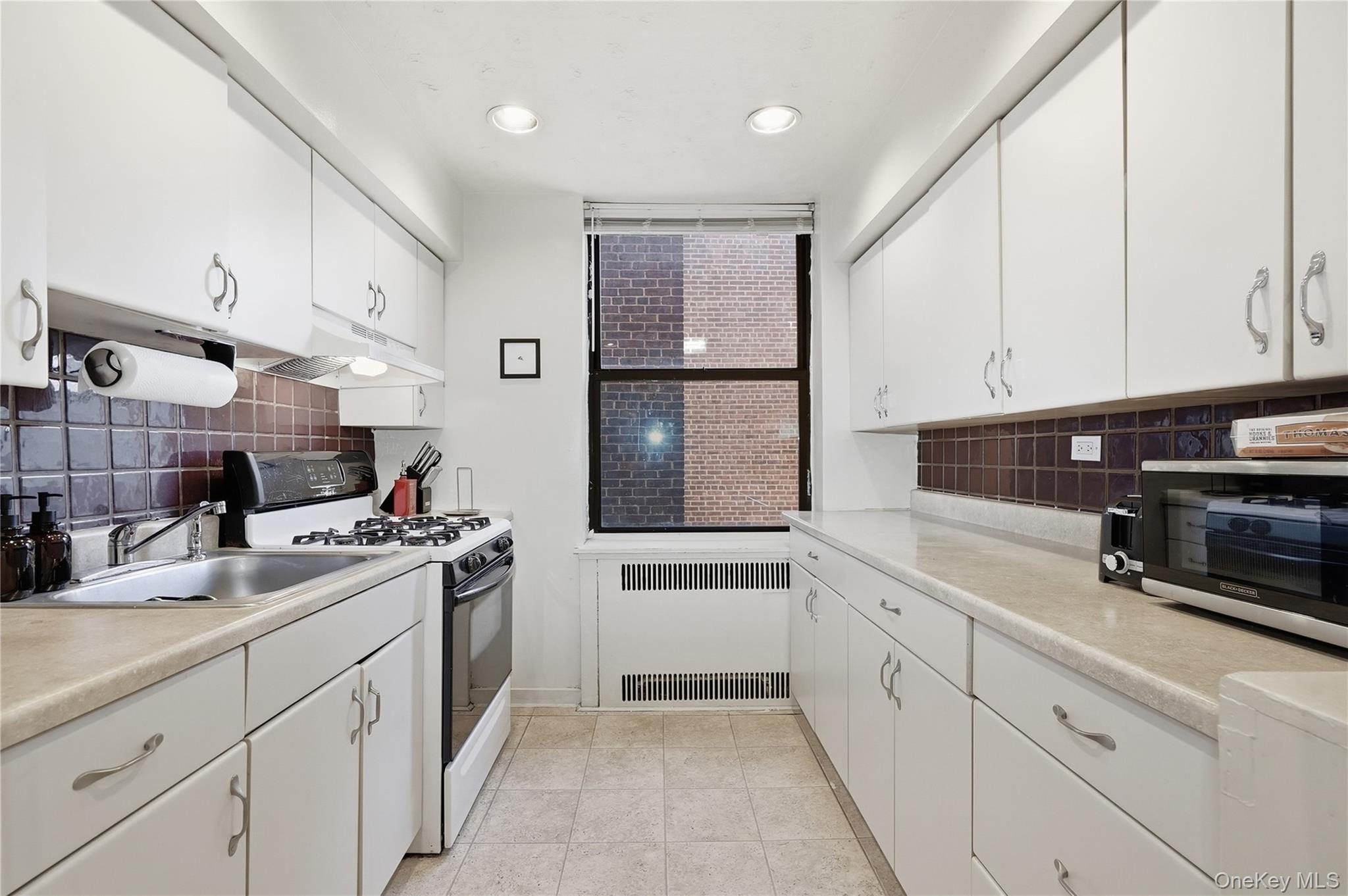 210 Martine Avenue 5l Property Photo 7