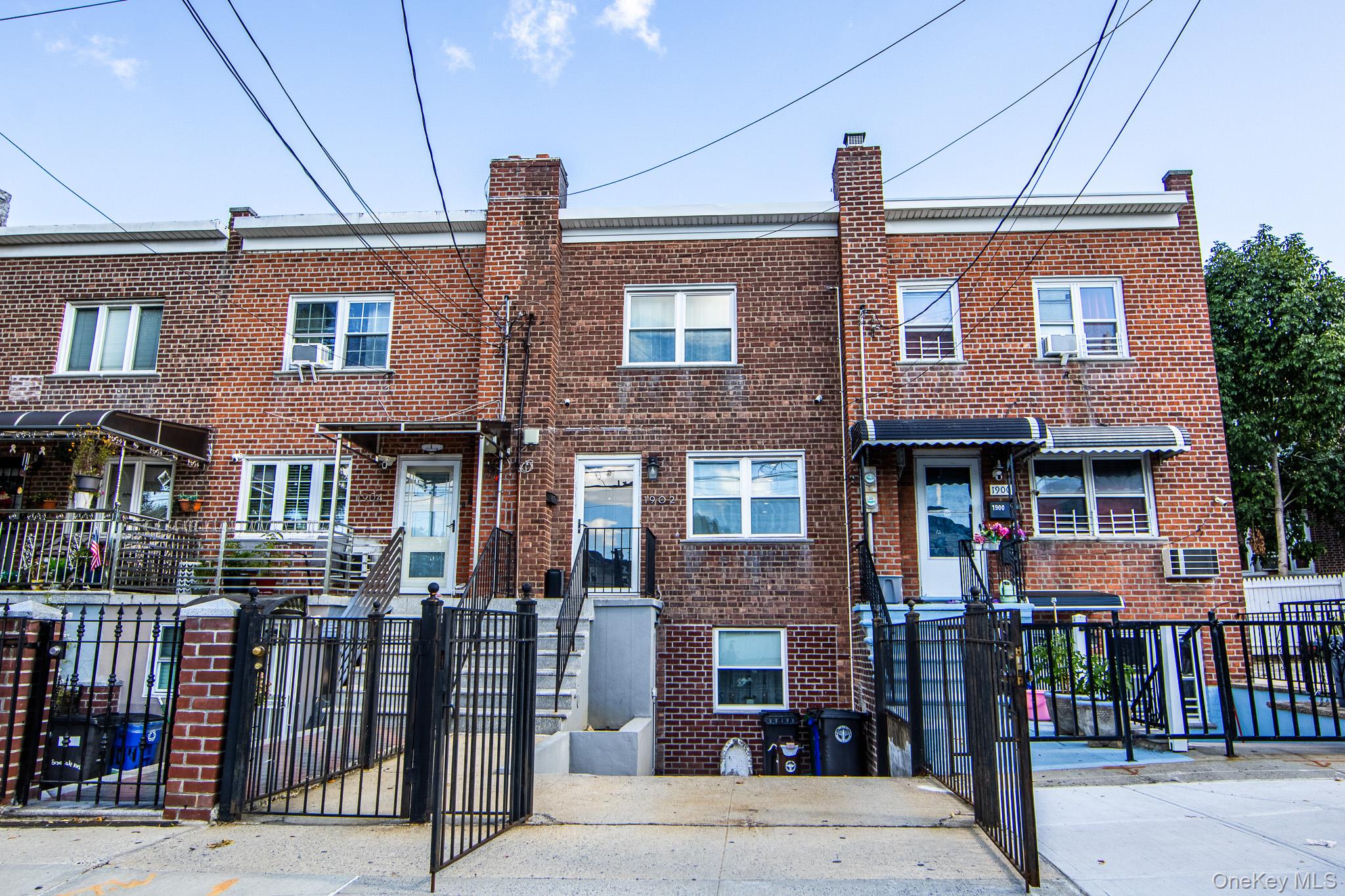 1902 Bronxdale Avenue Property Photo 1