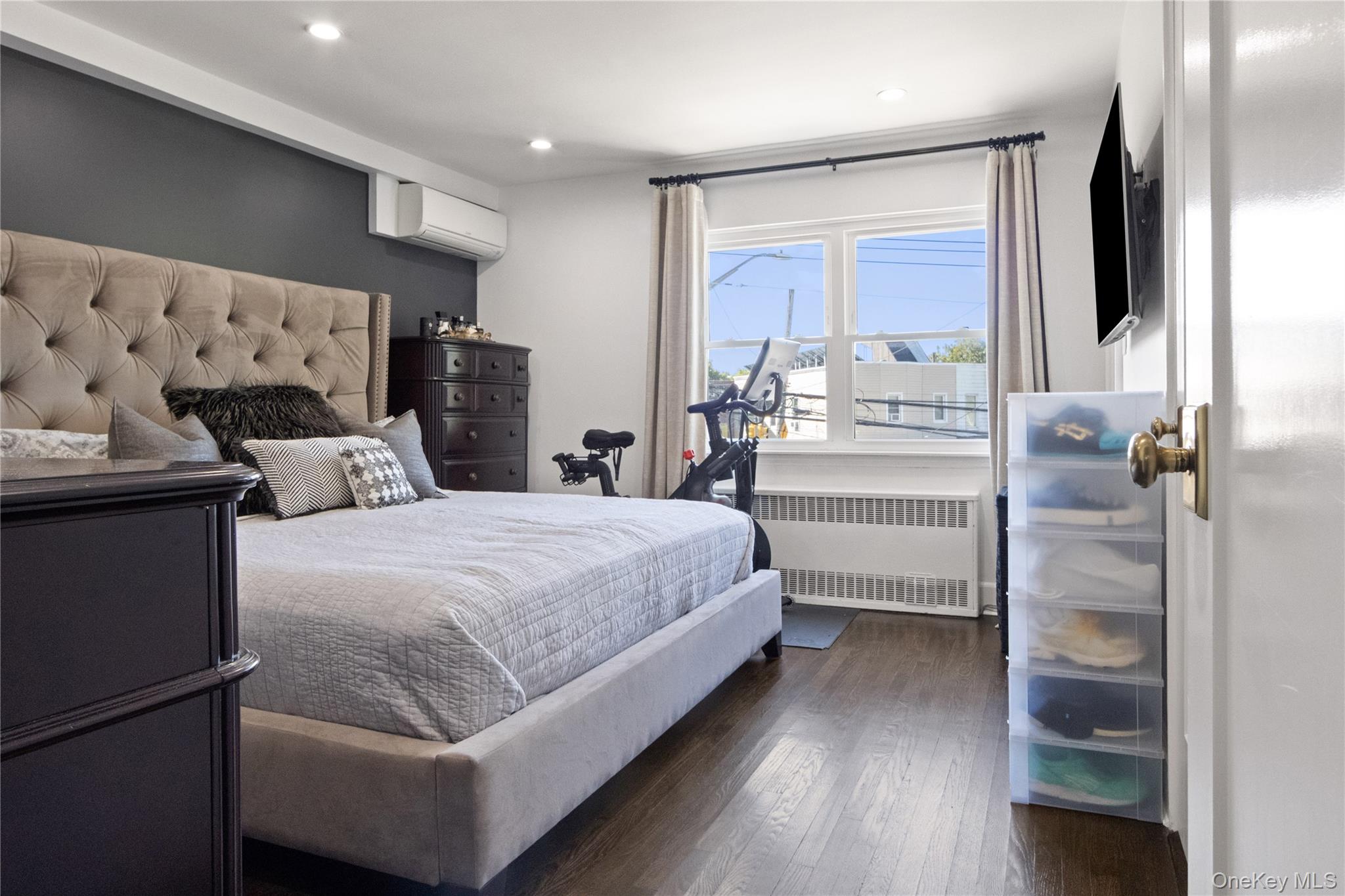 1902 Bronxdale Avenue Property Photo 2