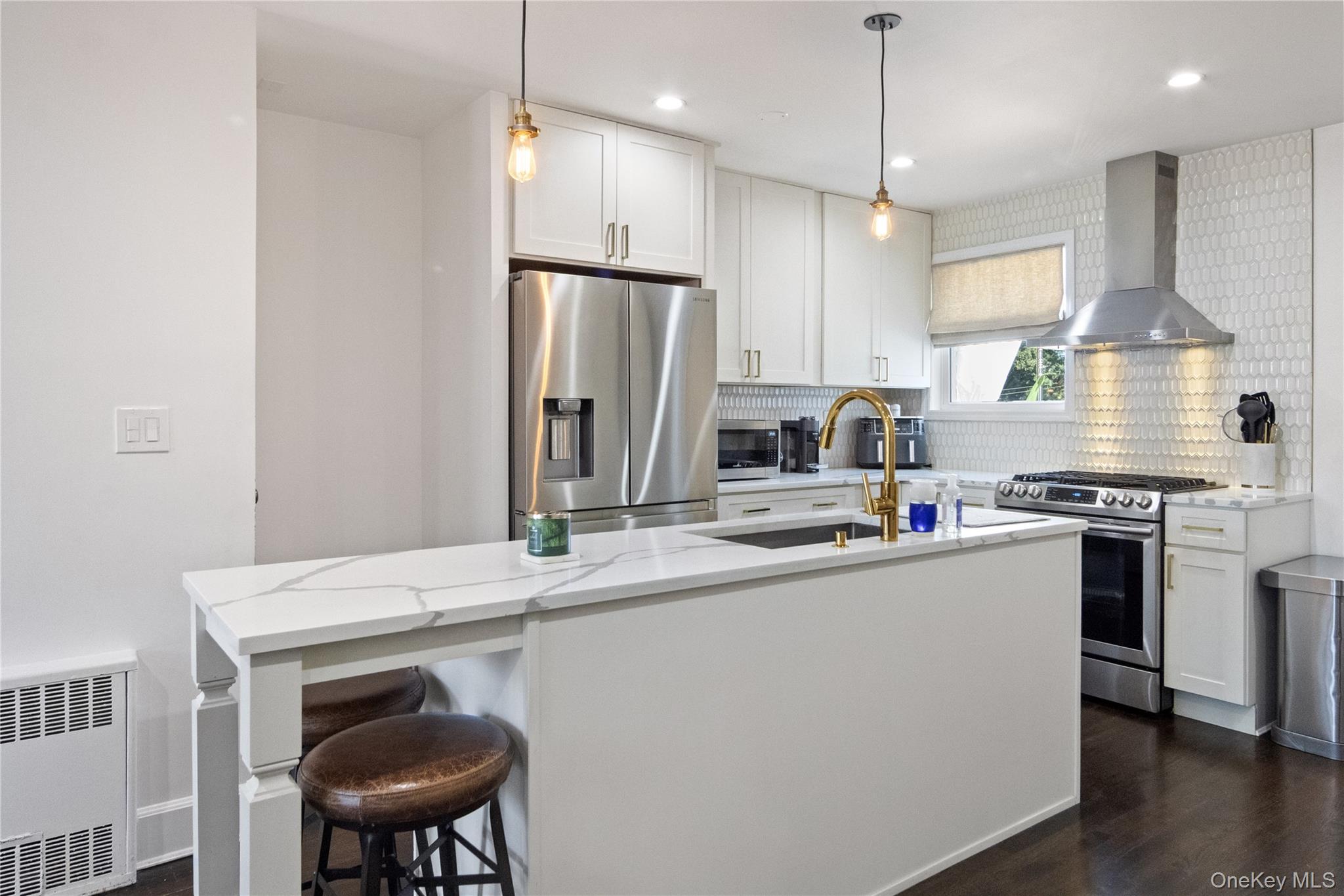 1902 Bronxdale Avenue Property Photo 6